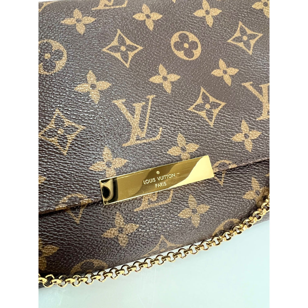 Louis Vuitton Favorite MM Monogram Crossbody Bag For Sale at
