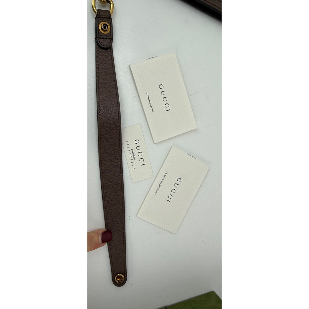 
                  
                    Gucci Disney Donald Duck GG Supreme Zip Beige Clutch Wristlet Bag
                  
                