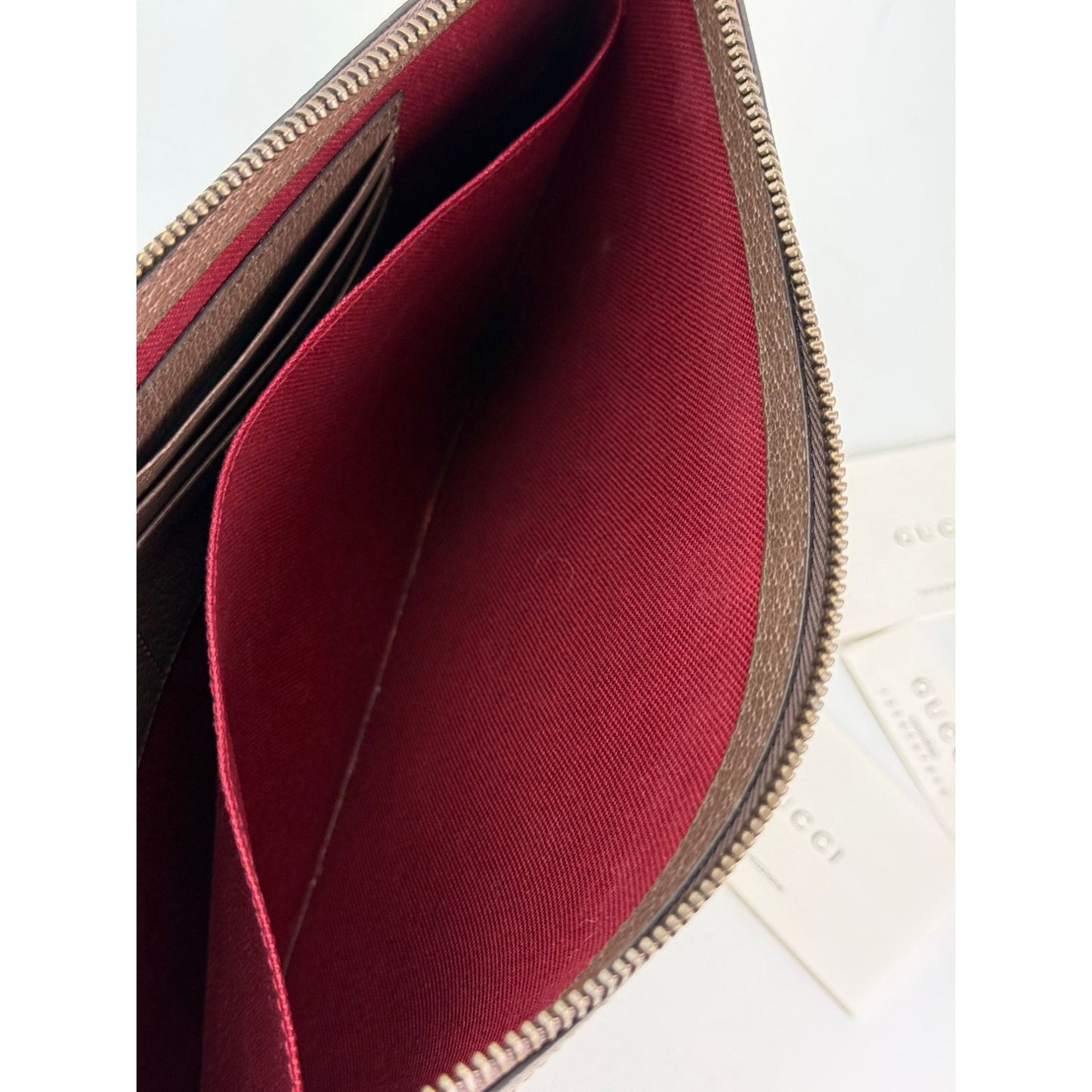 
                  
                    Gucci Disney Donald Duck GG Supreme Zip Beige Clutch Wristlet Bag
                  
                