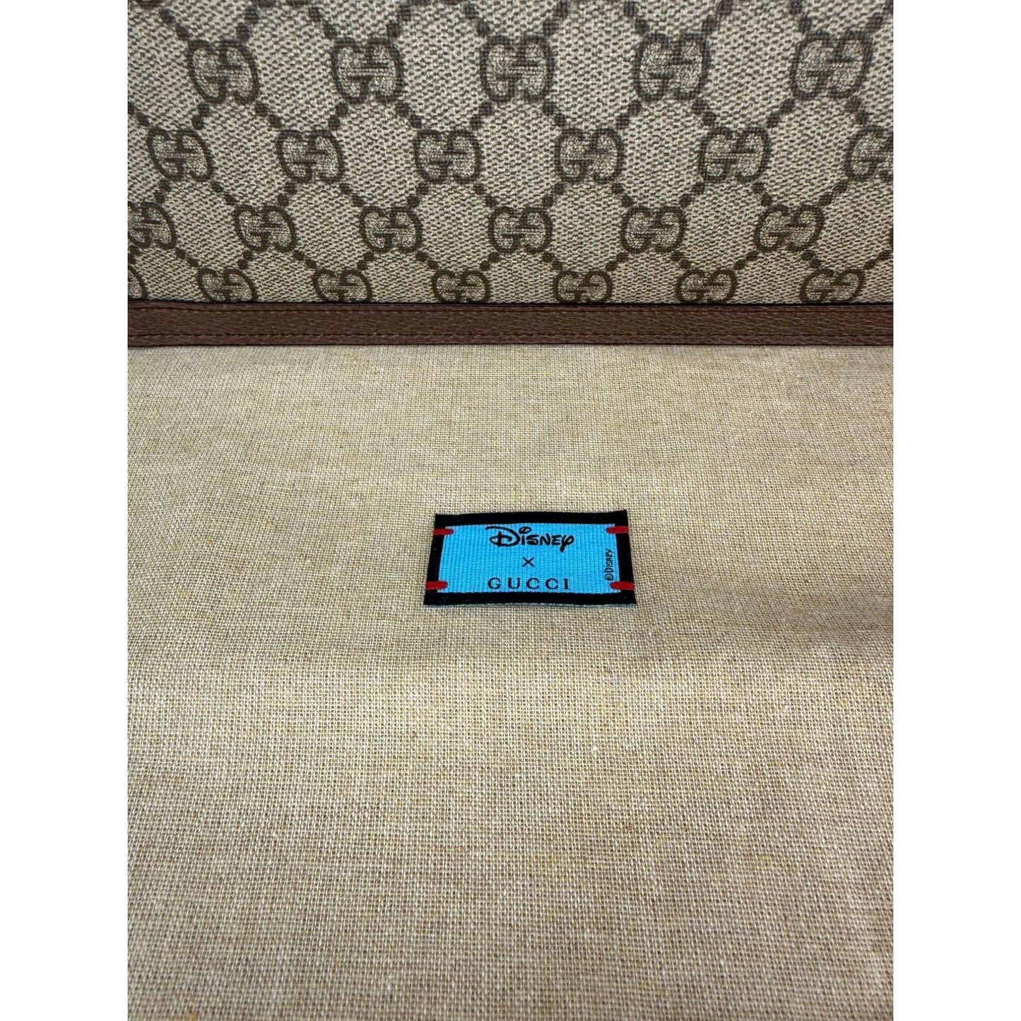 
                  
                    Gucci Disney Donald Duck GG Supreme Zip Beige Clutch Wristlet Bag
                  
                