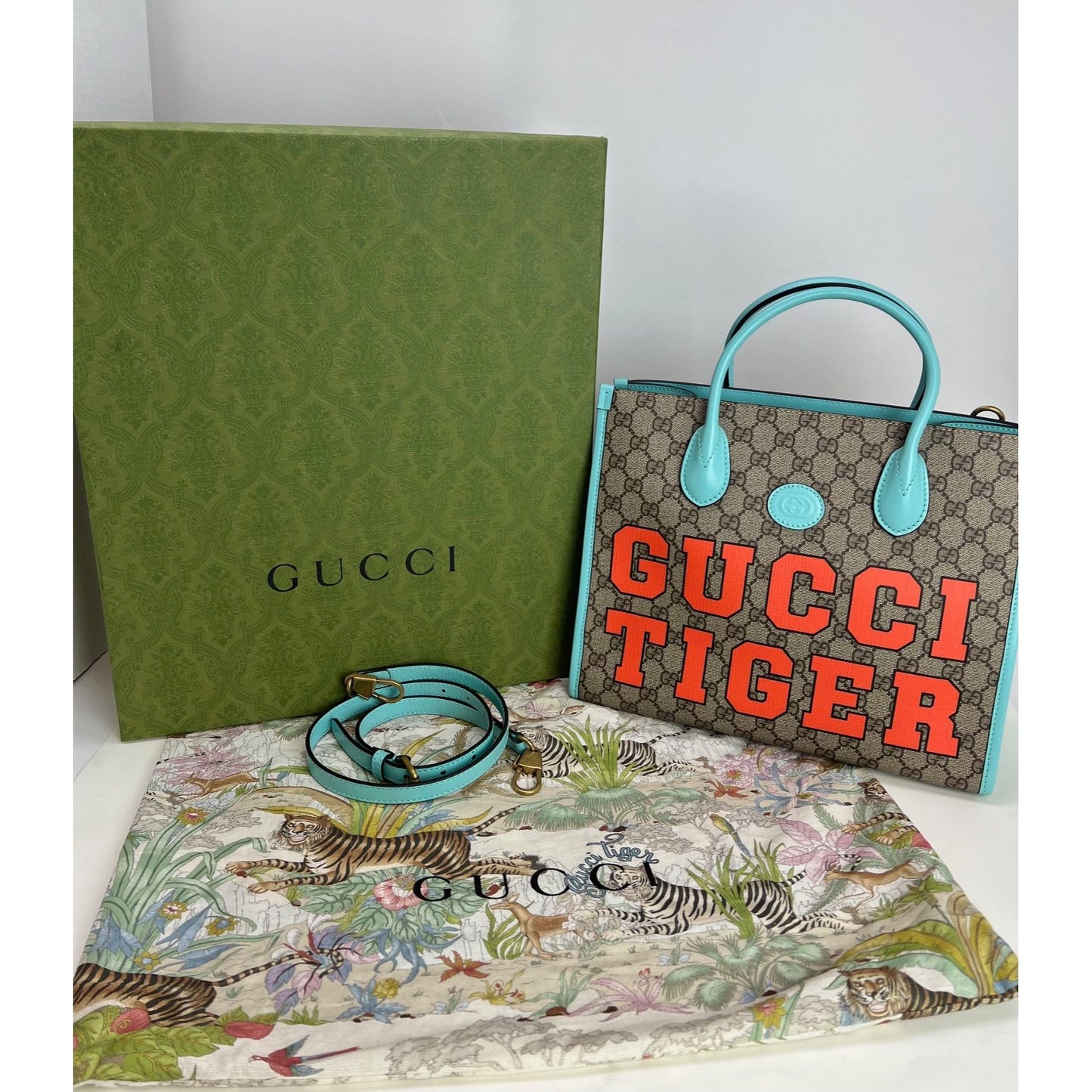 Gucci Tiger GG Supreme Medium Tote – Debsluxurycloset