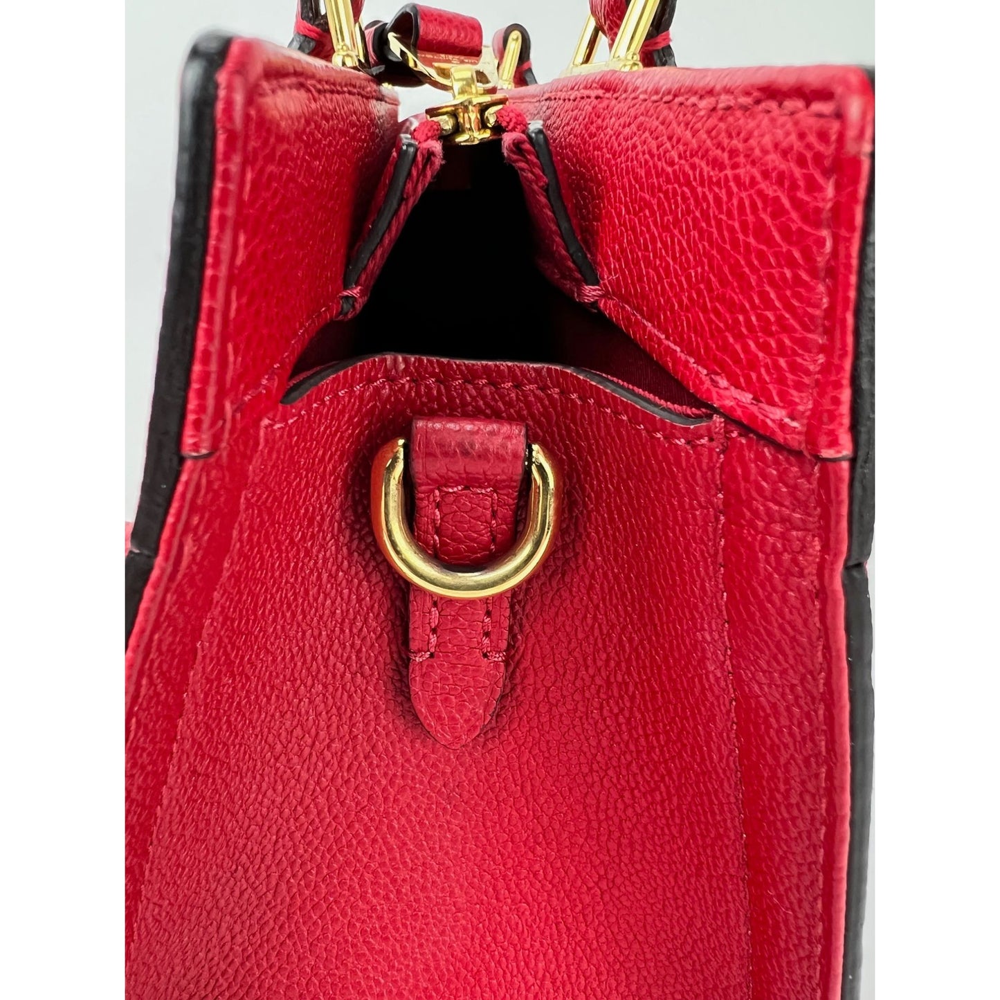 
                  
                    Louis Vuitton Scarlett Monogram Sully Empriente Leather Shoulder Bag
                  
                