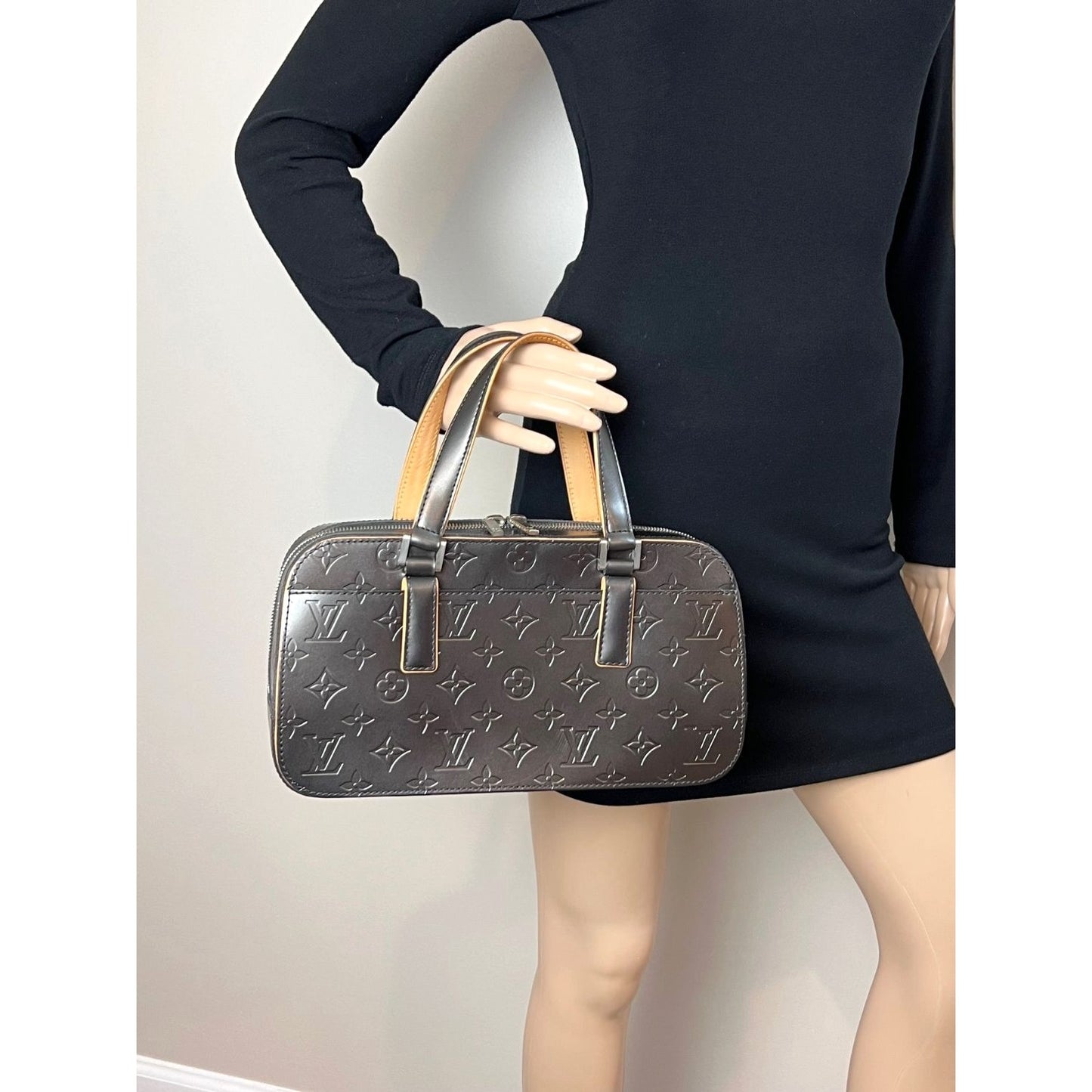 
                  
                    Louis Vuitton Mat Monogram Shelton Black Hand Bag
                  
                