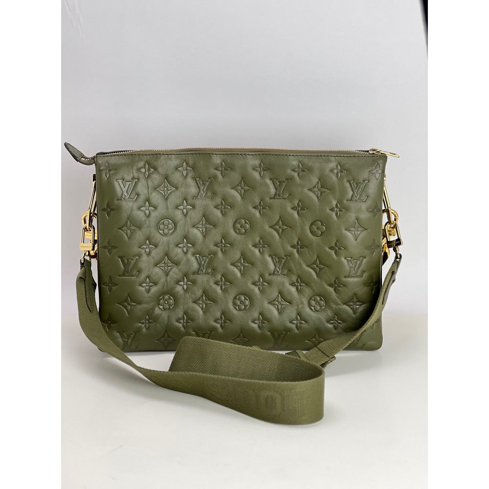 Perfect spring accessory - Louis Vuitton Coussin bag