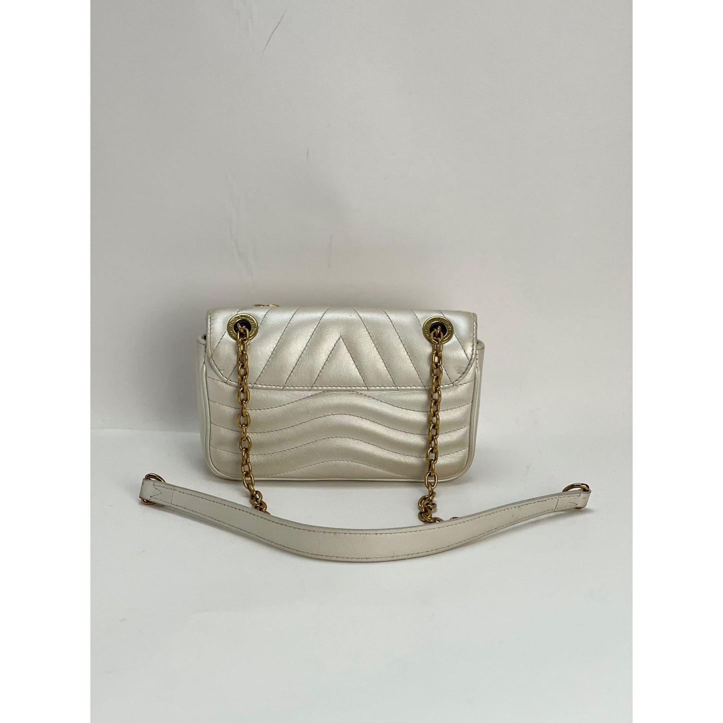 Louis Vuitton White Quilted Leather New Wave Chain Bag Louis Vuitton | The  Luxury Closet