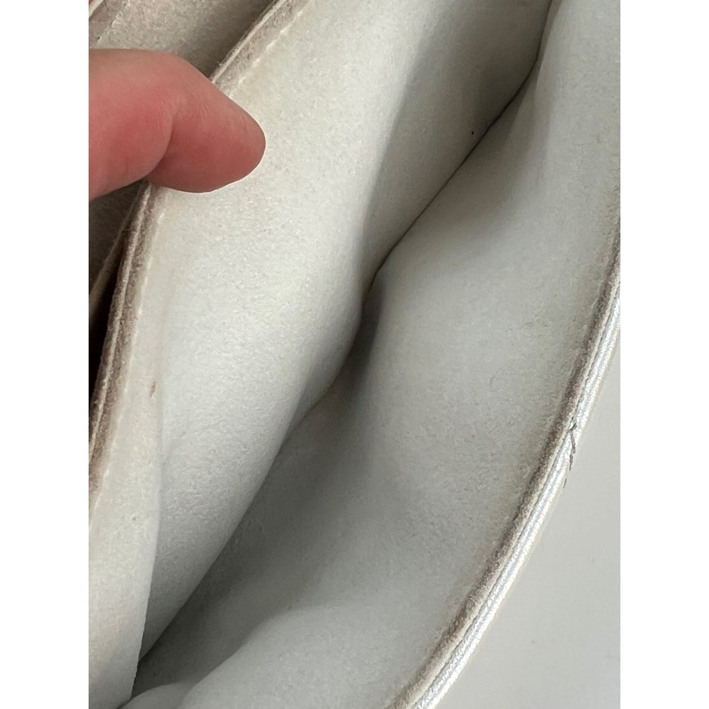 LOUIS VUITTON Metallic Calfskin New Wave Chain PM White Shoulder Bag –  Debsluxurycloset