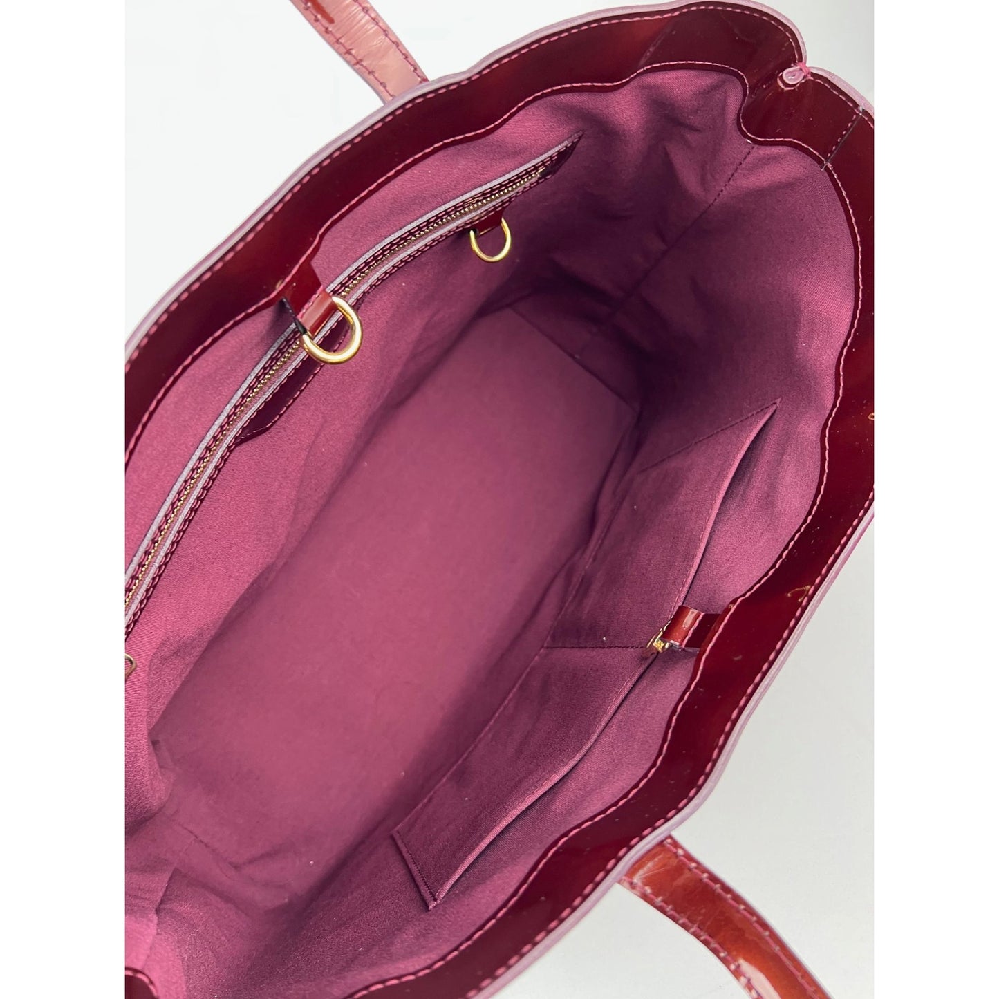 
                  
                    Louis Vuitton Wilshire MM Vernis Patent Leather Amarante Tote Bag
                  
                