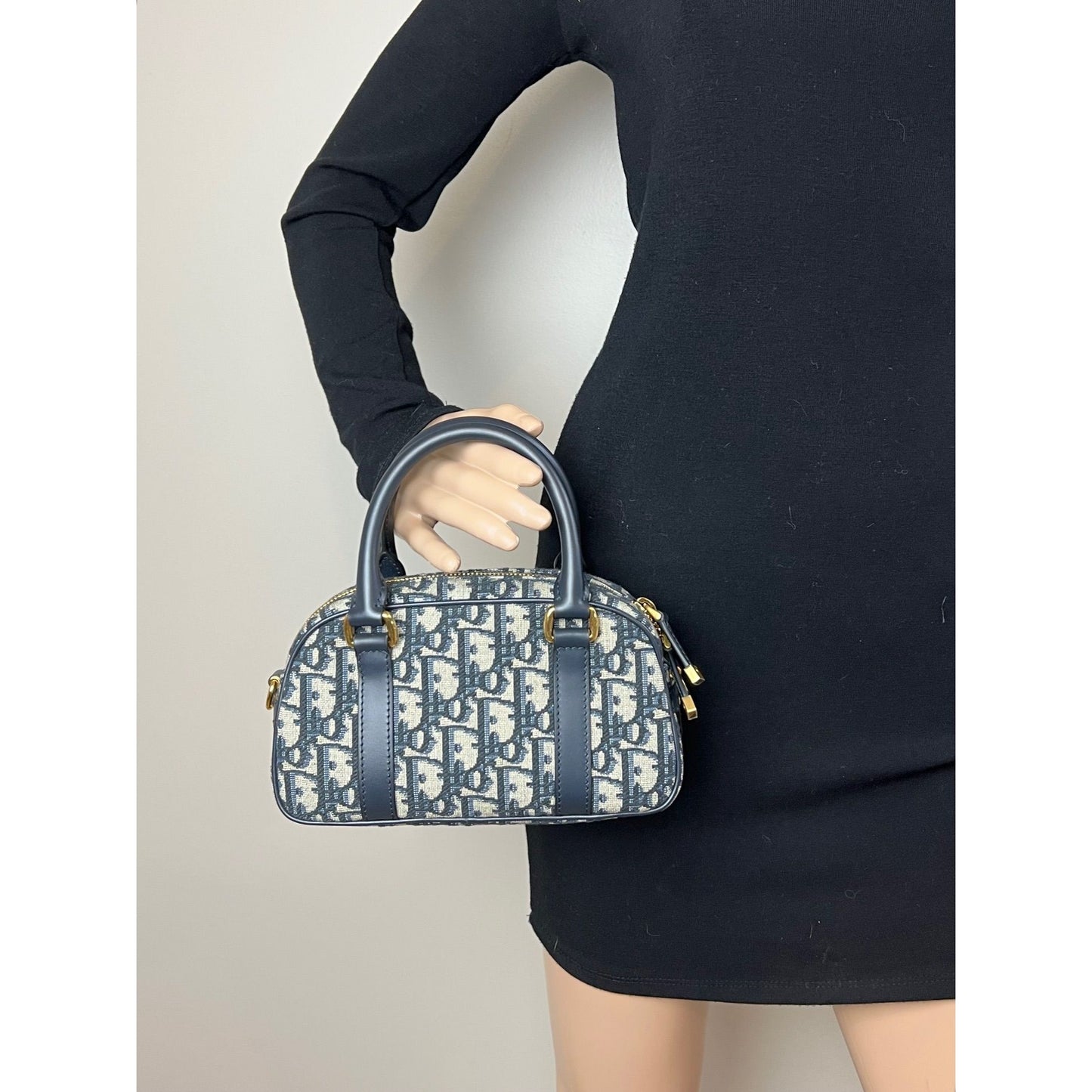 
                  
                    Christian Dior Oblique East West Nano D-Vibe Navy Bowling Bag EBAY LIVE
                  
                