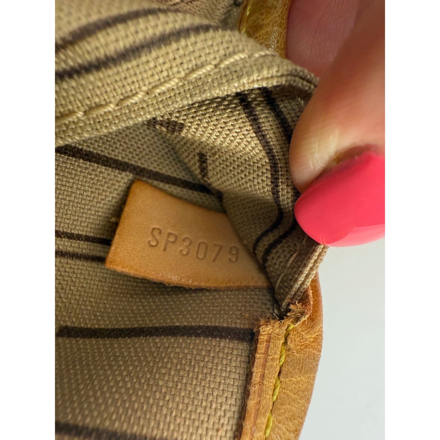 
                  
                    Louis Vuitton Neverfull MM Monogram Canvas Tote Bag
                  
                