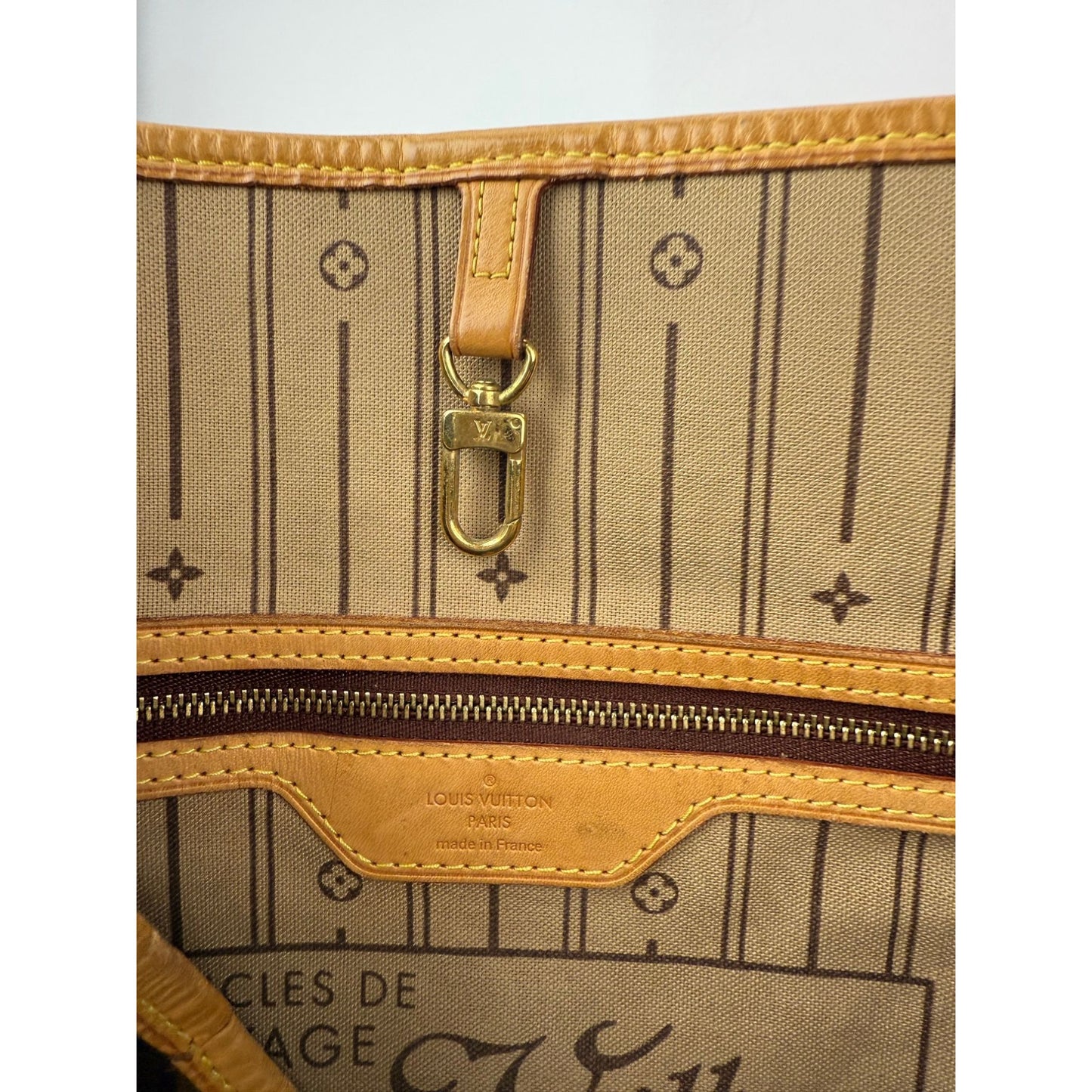 
                  
                    Louis Vuitton Neverfull MM Monogram Canvas Tote Bag
                  
                