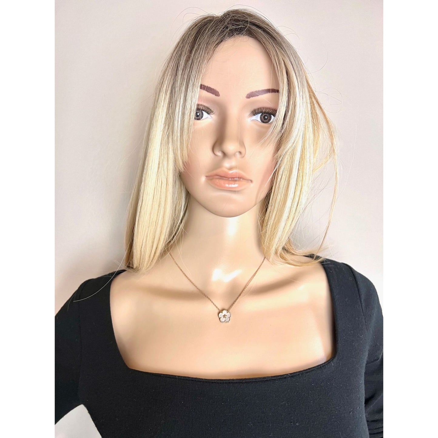 
                  
                    Van Cleef & Arpels 18K Rose Gold Mother of Pearl Lucky Spring Plum Blosssom Pendant Necklace
                  
                