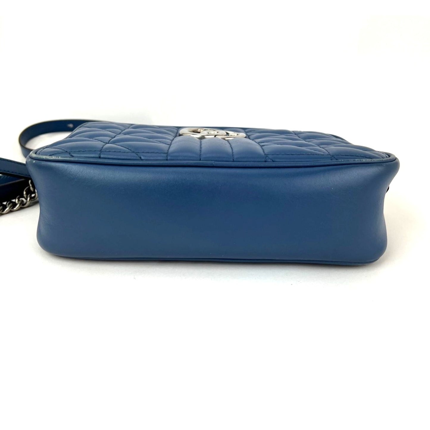 
                  
                    Gucci GG Marmont Small Chain Matelasse Aria Blue Leather Crossbody Bag
                  
                