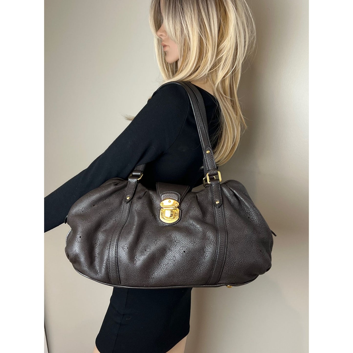 
                  
                    Louis Vuitton Lunar GM Mahina Dark Brown Leather Shoulder Bag
                  
                