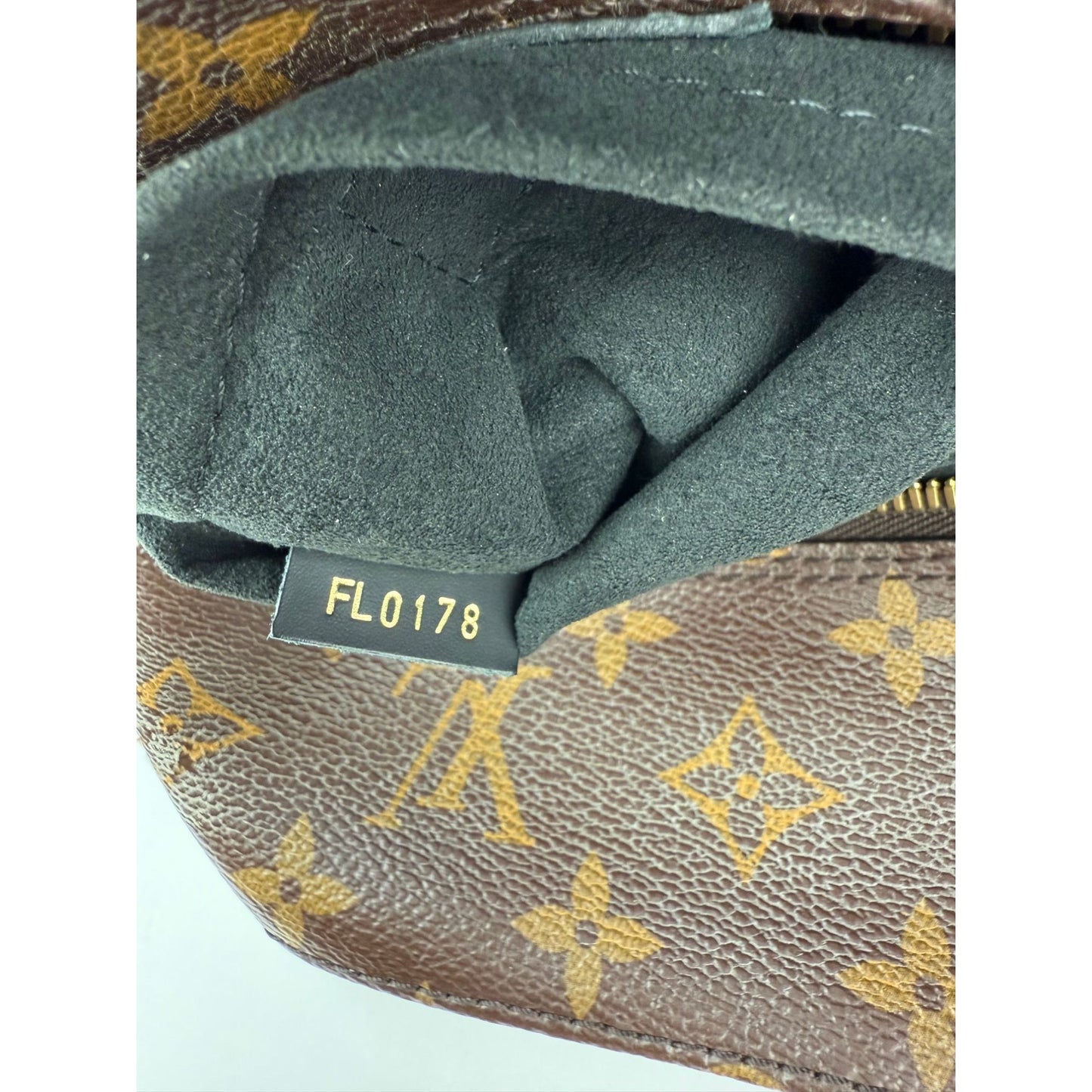
                  
                    Louis Vuitton Reverse Monogram Square Shoulder Hand Bag
                  
                