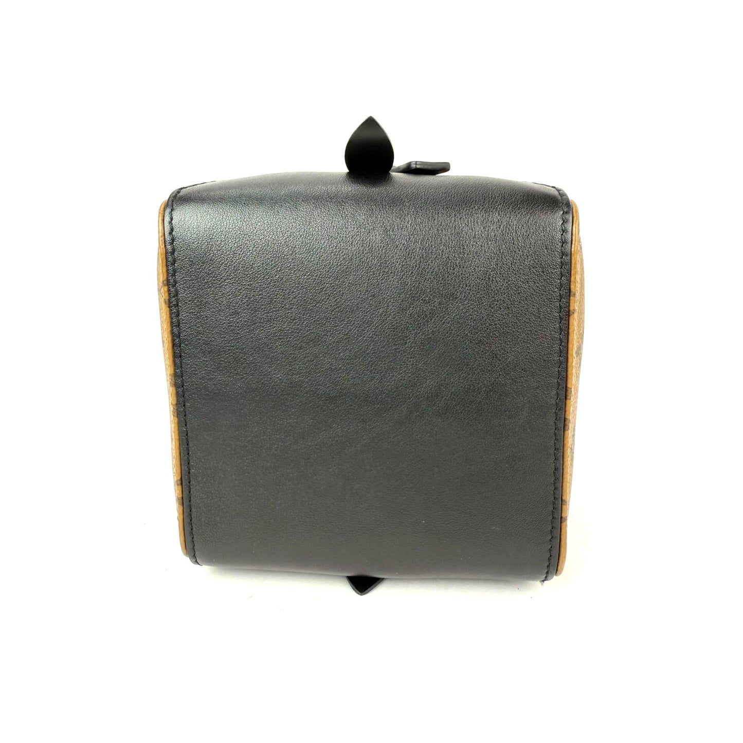 
                  
                    Louis Vuitton Reverse Monogram Square Shoulder Hand Bag
                  
                