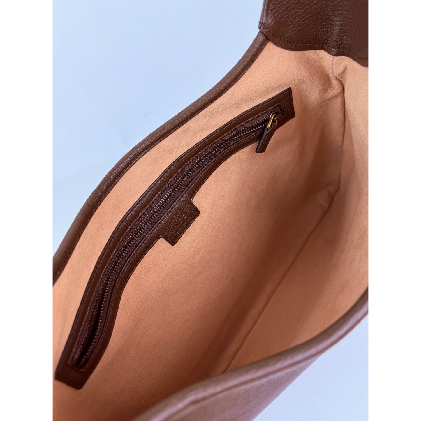 
                  
                    Gucci Aphrodite Brown Leaher Meddium Hobo Shoulder Bag
                  
                