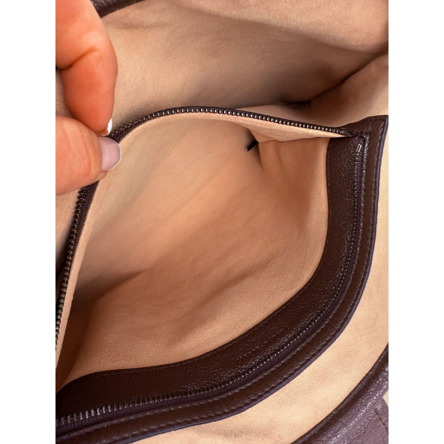 
                  
                    Gucci Aphrodite Brown Leaher Meddium Hobo Shoulder Bag
                  
                