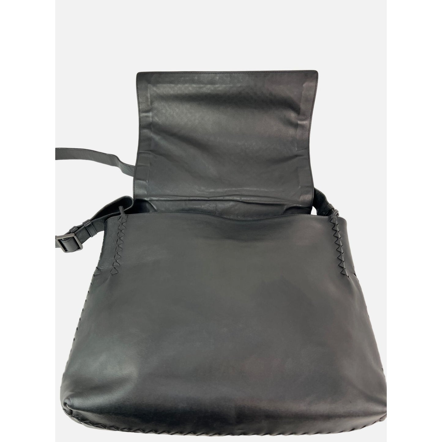 
                  
                    Bottega Veneta Intrecciato  Black Leather Messenger Bag
                  
                