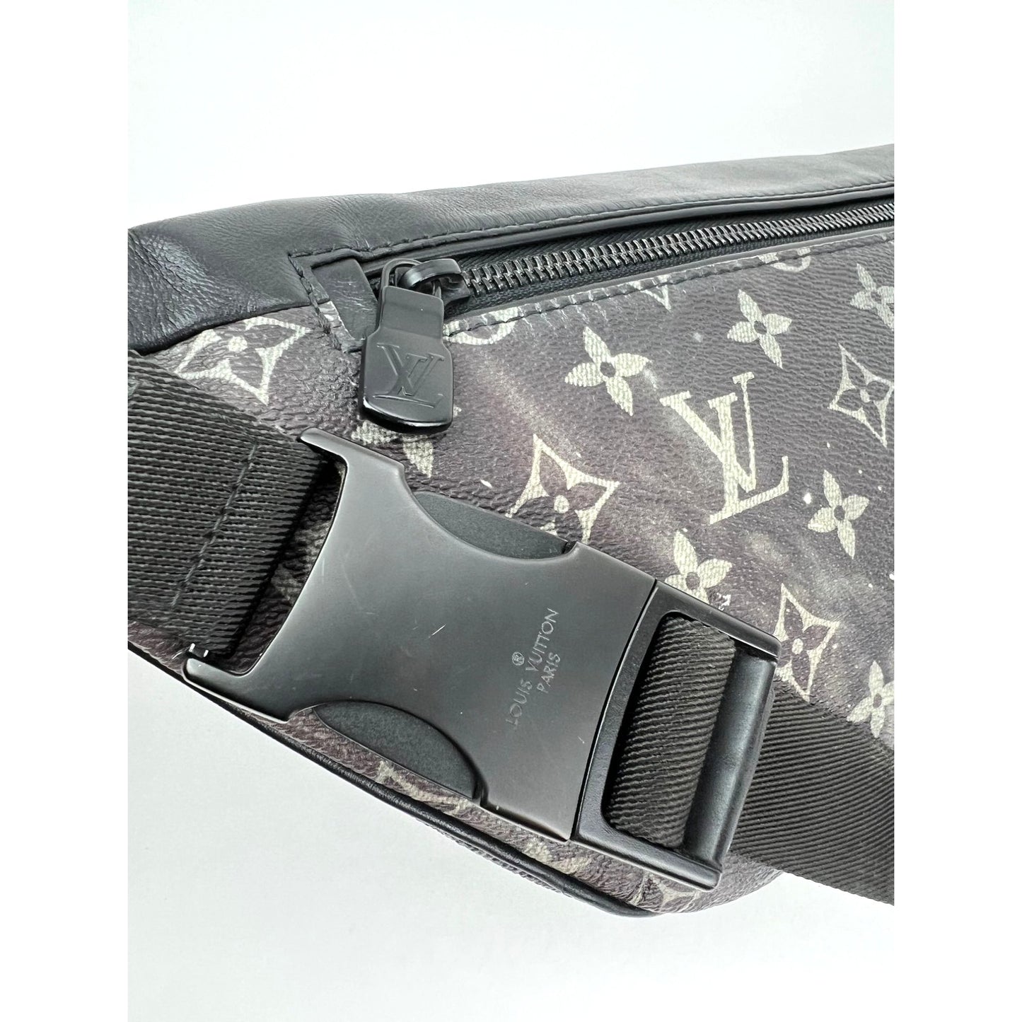 
                  
                    Louis Vuitton Monogram Galaxy Discovery Bumbag Sling Bag Men's
                  
                