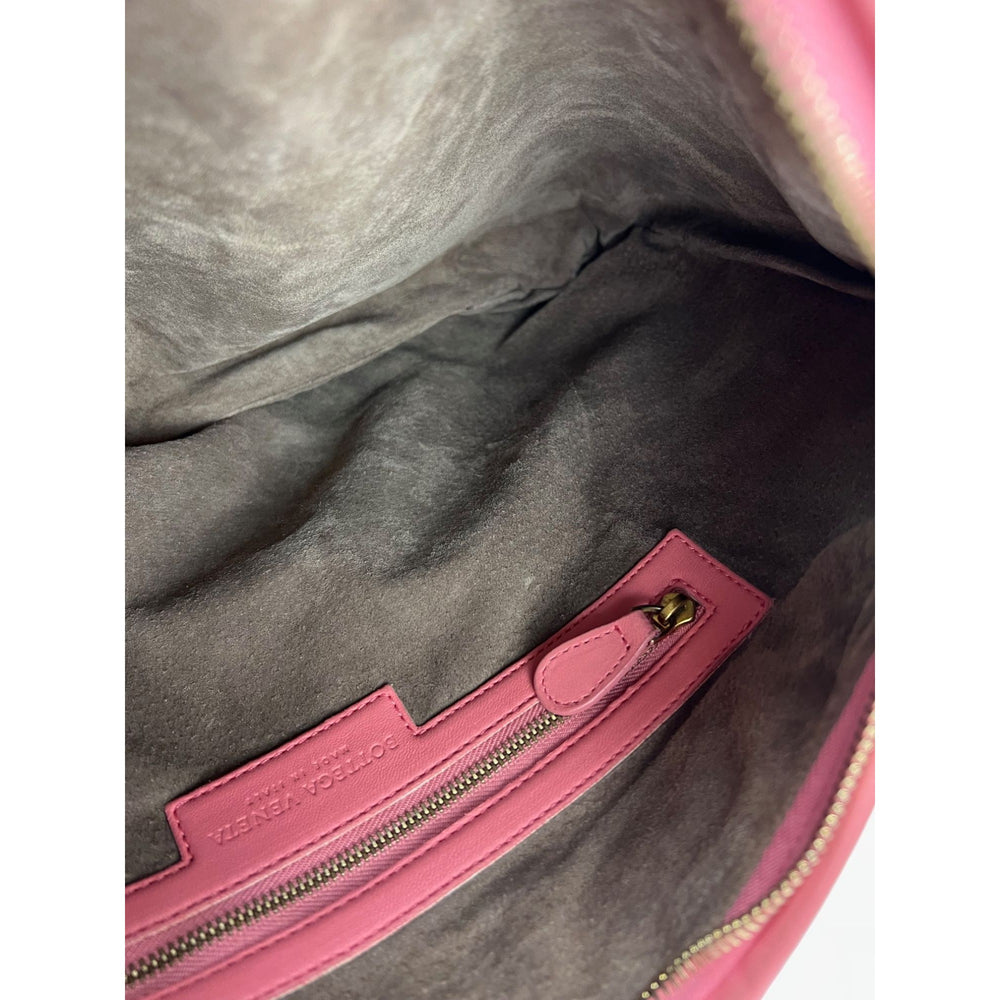 
                  
                    Bottega Veneta Nappa Intrecciato Medium Veneta Hobo Rose Pink Bag
                  
                