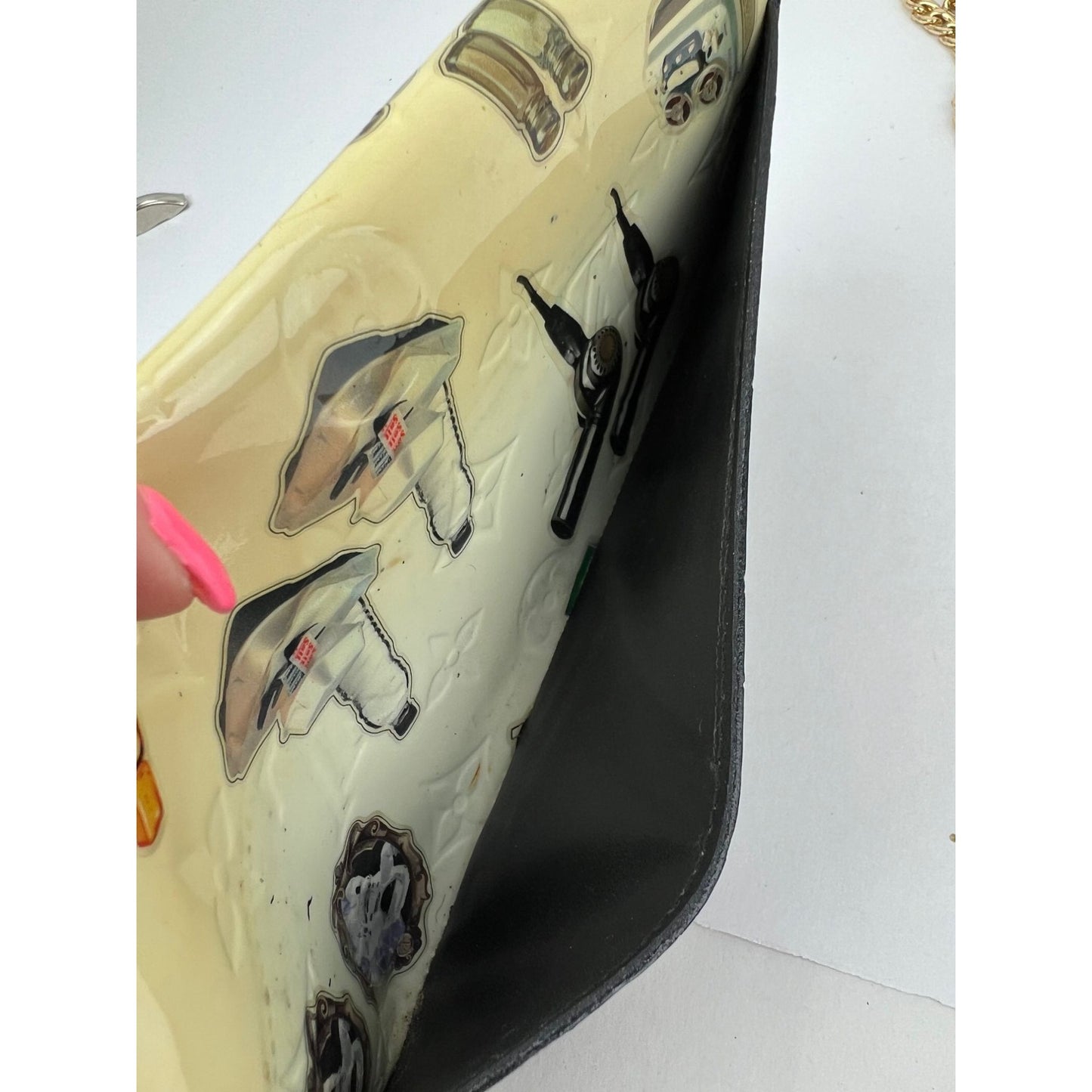 
                  
                    Louis Vuitton Sarah Monogram Vernis Stickers Black Wallet Limited Edition
                  
                