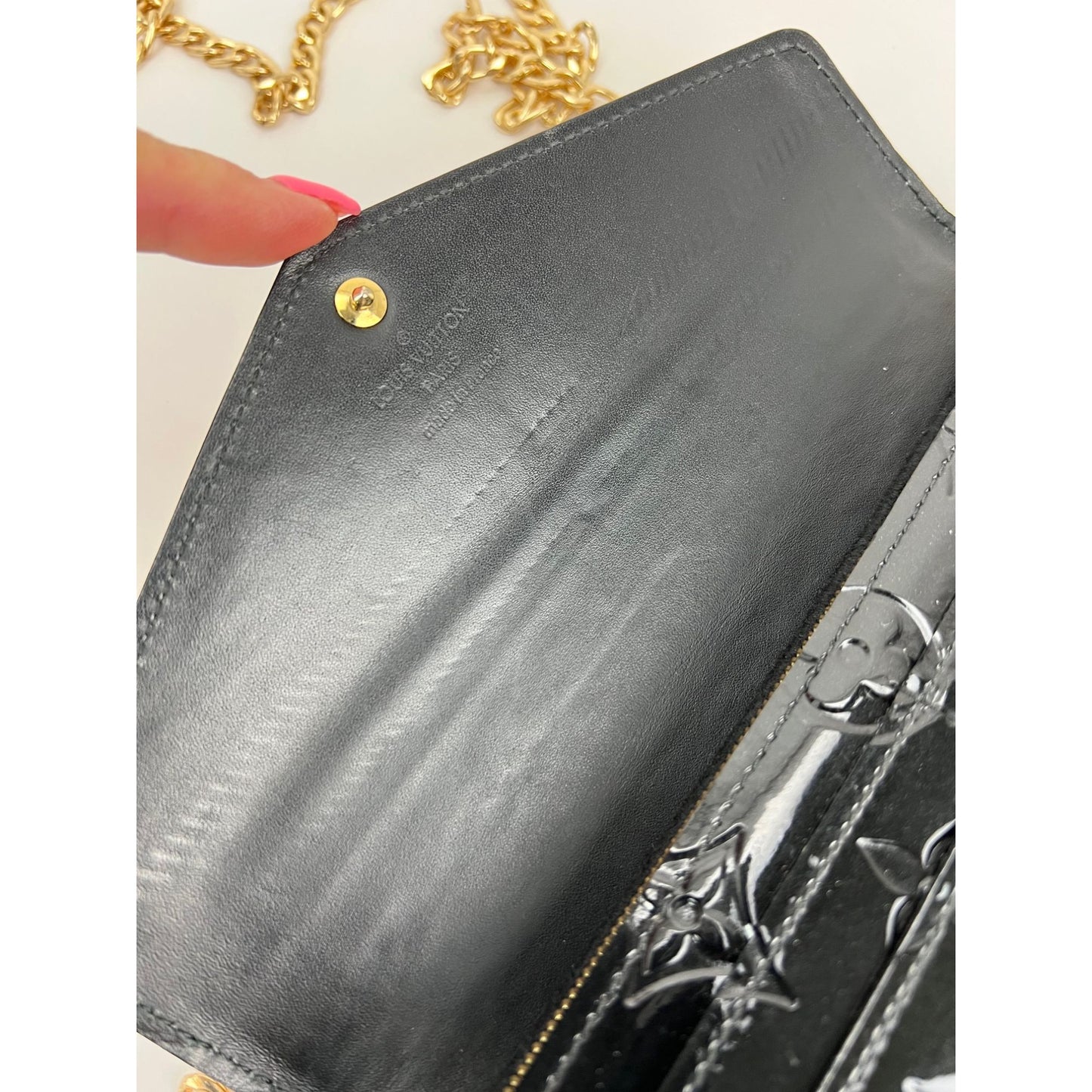 
                  
                    Louis Vuitton Sarah Monogram Vernis Stickers Black Wallet Limited Edition
                  
                
