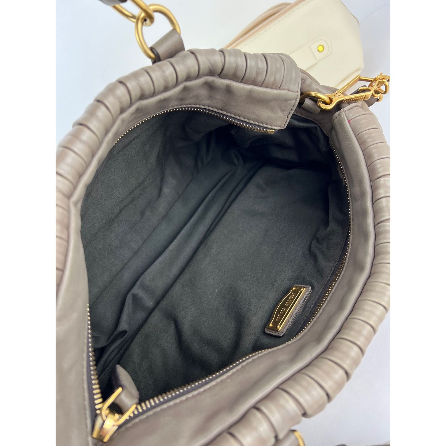 
                  
                    Miu Miu Nappa Plisse Beige Cammeo Bowling Bag Vintage
                  
                