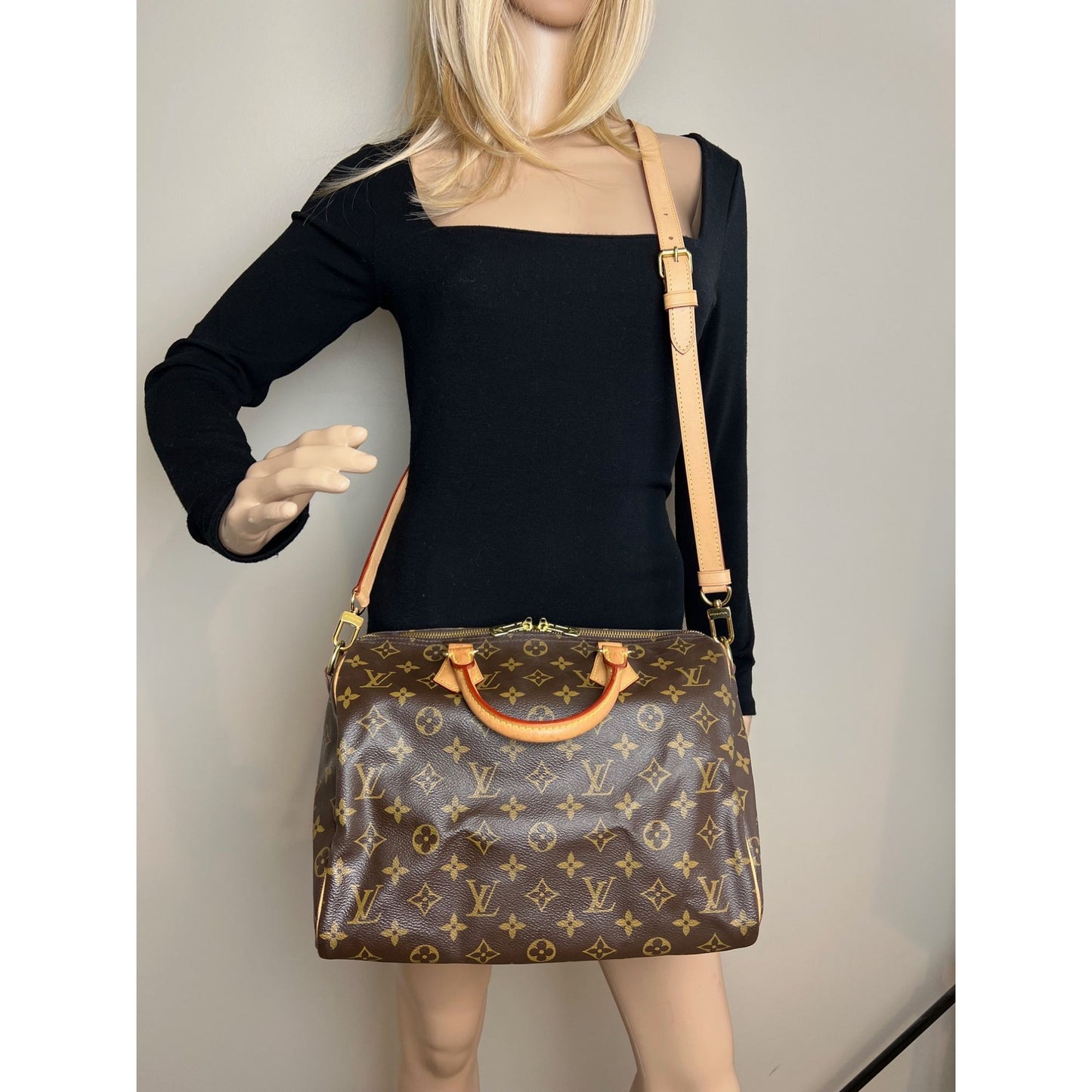 
                  
                    Louis Vuitton Monogram Speedy 30 Bandouliere Shoulder Bag
                  
                
