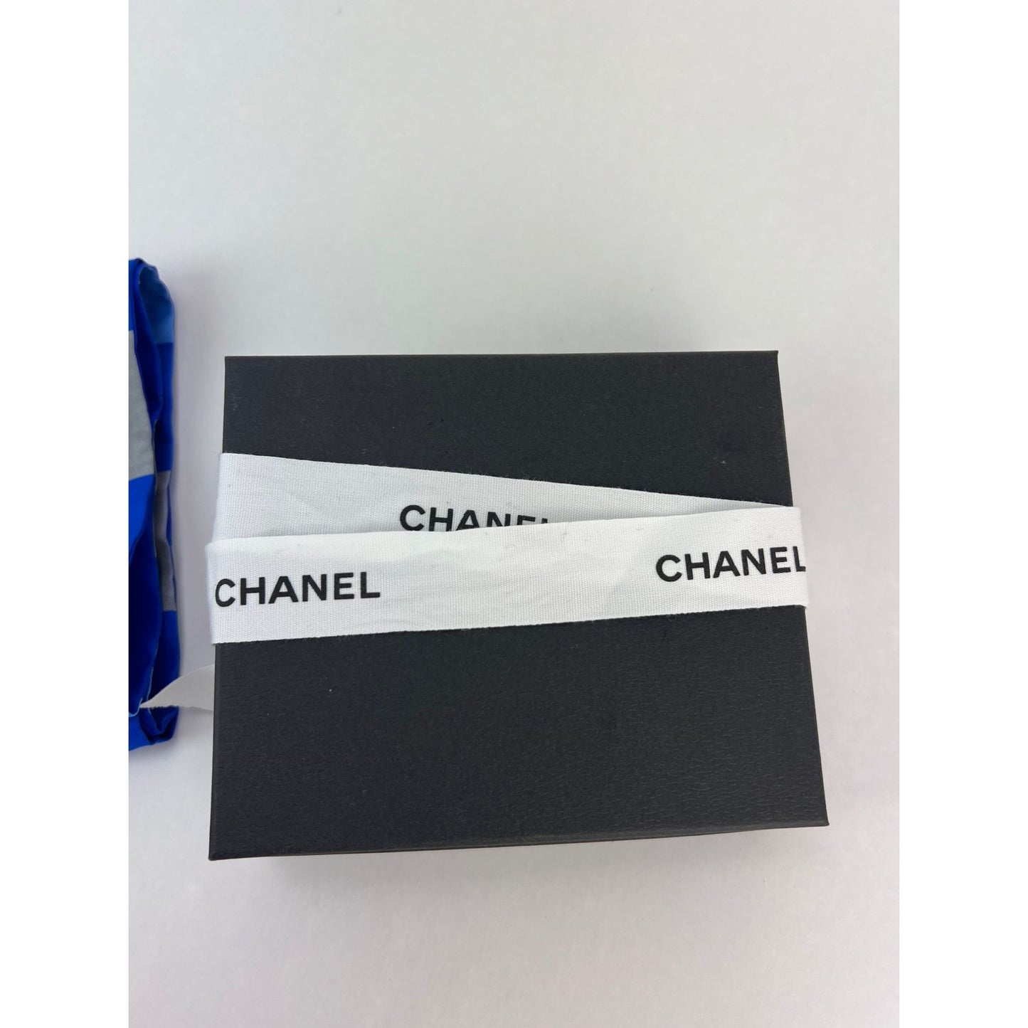 
                  
                    Chanel Silk Twill CC Logo Slim Bandeau Scarf Navy Blue Multicolor
                  
                