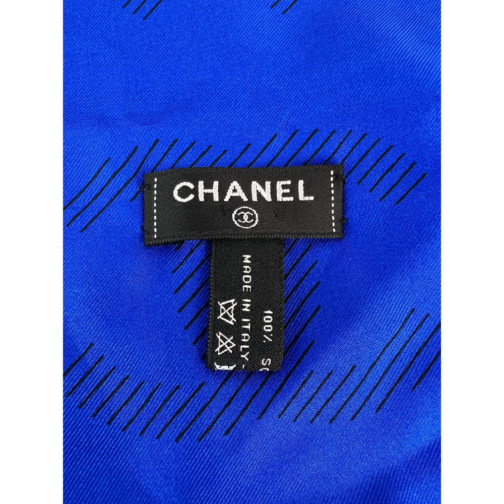 
                  
                    Chanel Silk Twill CC Logo Slim Bandeau Scarf Navy Blue Multicolor
                  
                