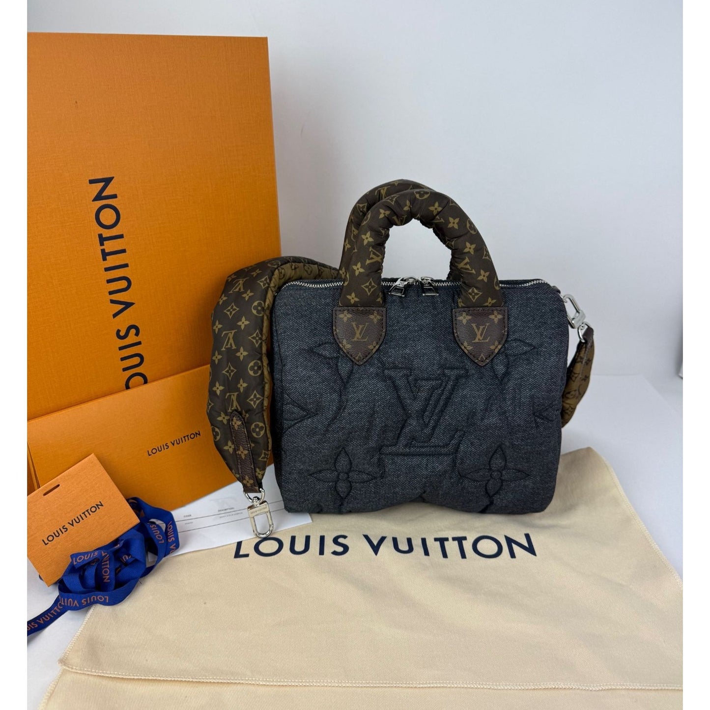 
                  
                    Louis Vuitton Speedy 25 Bandouliere Black Denim Puffer Hand Bag
                  
                