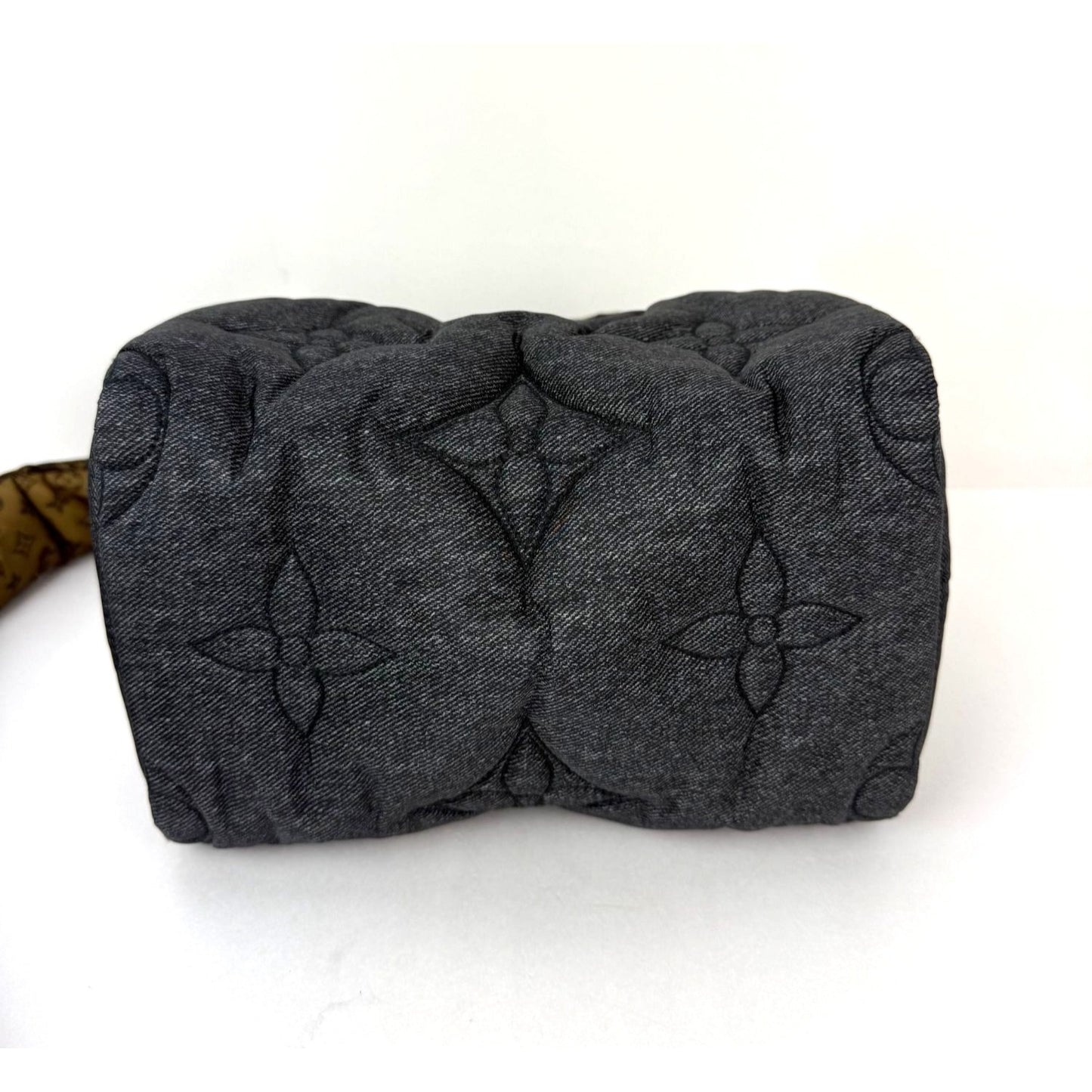 
                  
                    Louis Vuitton Speedy 25 Bandouliere Black Denim Puffer Hand Bag
                  
                