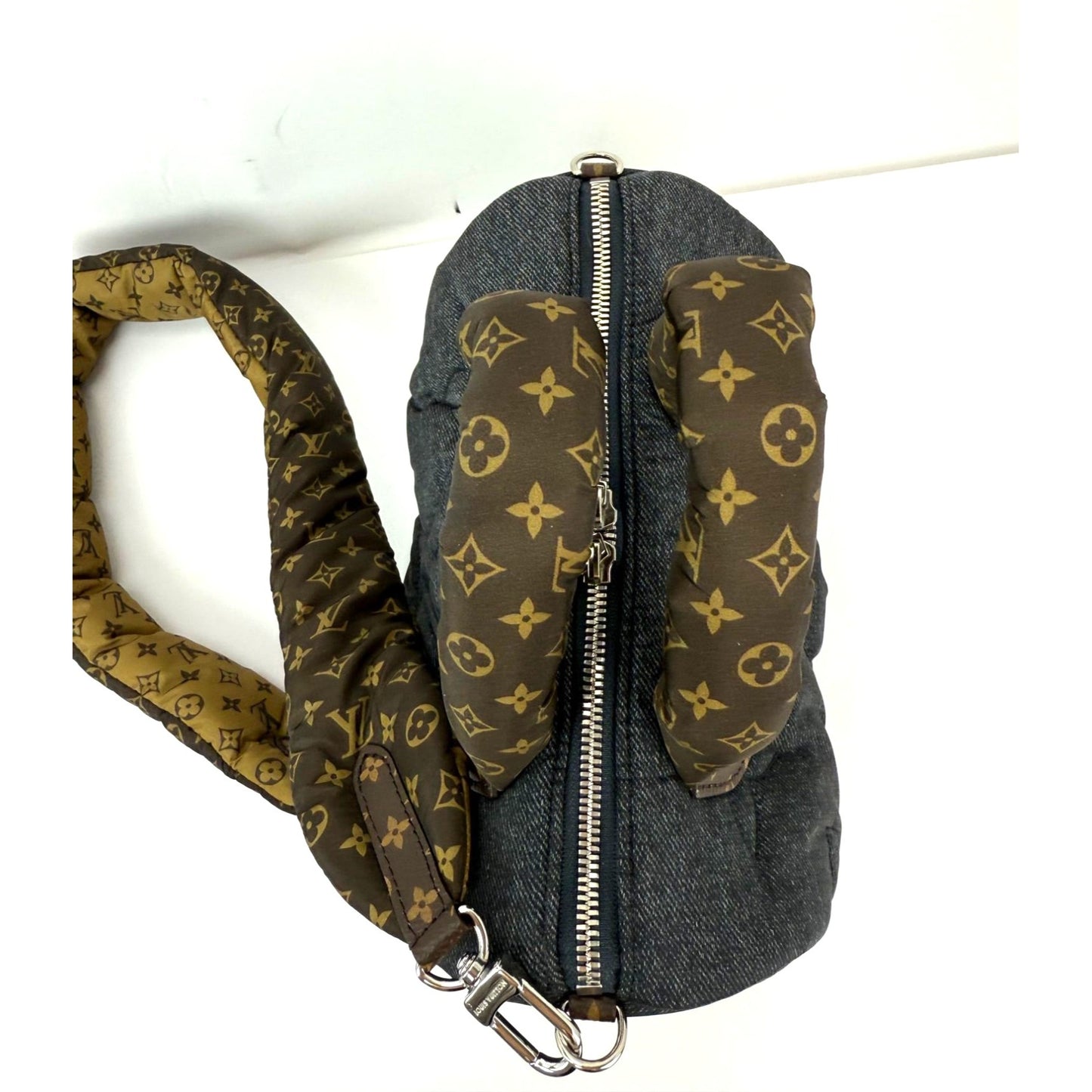 
                  
                    Louis Vuitton Speedy 25 Bandouliere Black Denim Puffer Hand Bag
                  
                