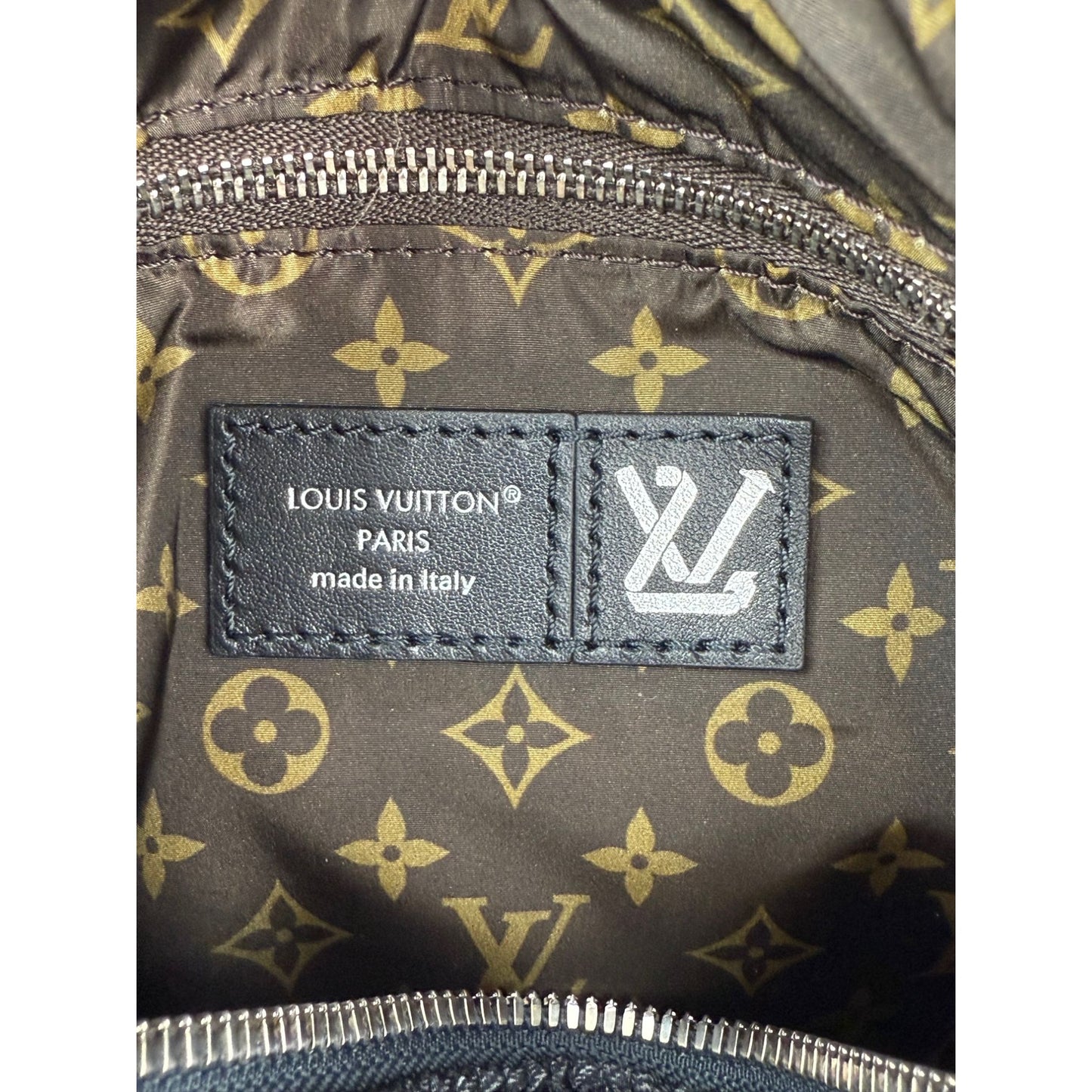 
                  
                    Louis Vuitton Speedy 25 Bandouliere Black Denim Puffer Hand Bag
                  
                