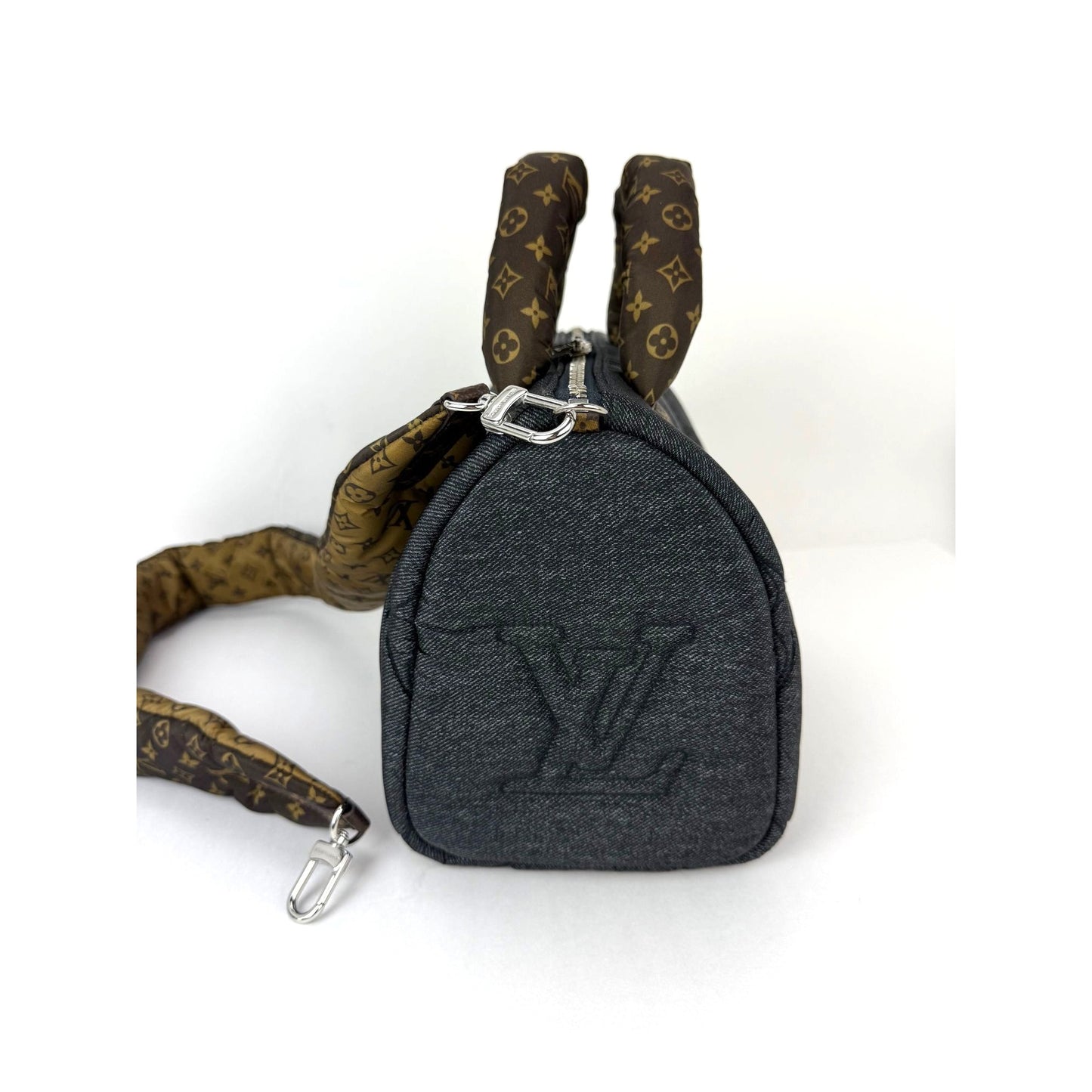 
                  
                    Louis Vuitton Speedy 25 Bandouliere Black Denim Puffer Hand Bag
                  
                