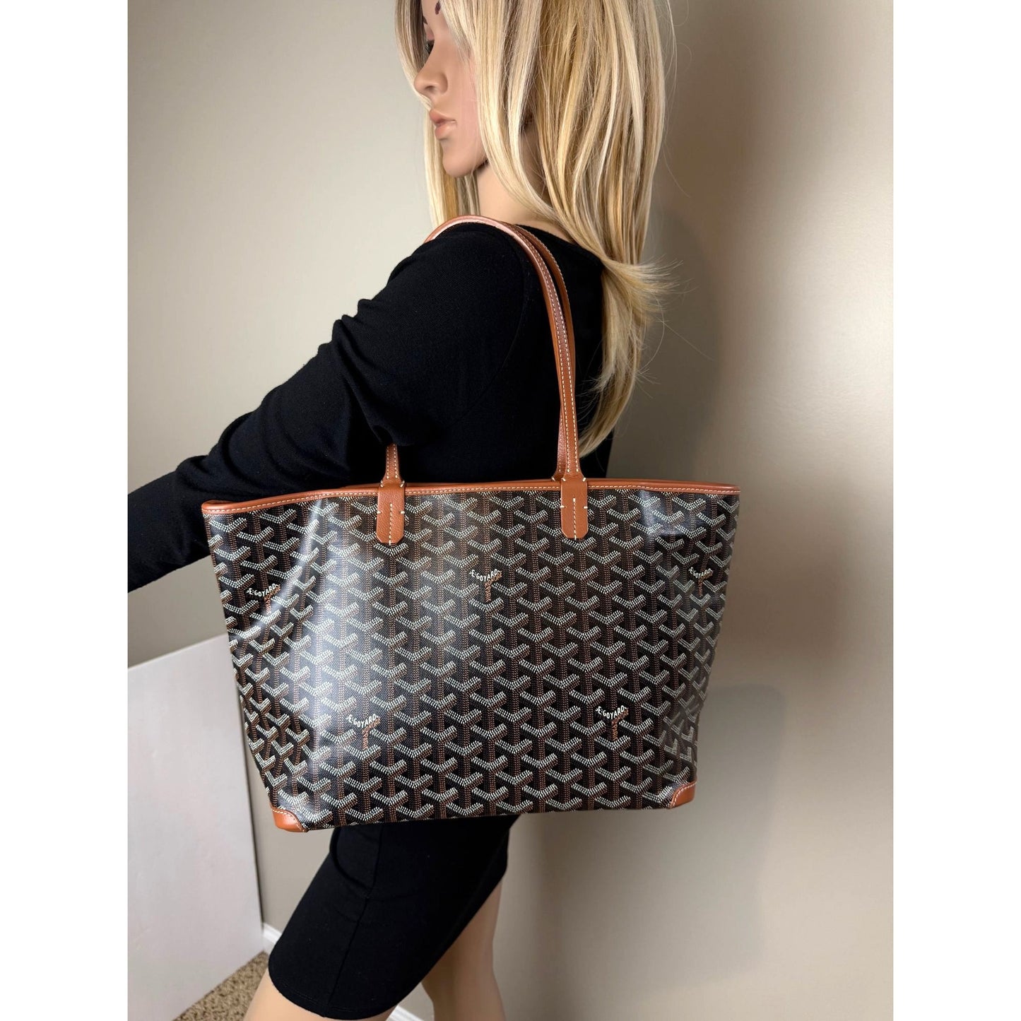 
                  
                    Goyard Goyardine Artois MM Black Reinforced Corners Zipper tote Bag SOLD
                  
                