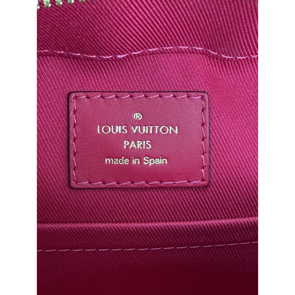 
                  
                    Louis Vuitton Saintonge Fuchsia Monogram Crossbody Bag Tassel
                  
                