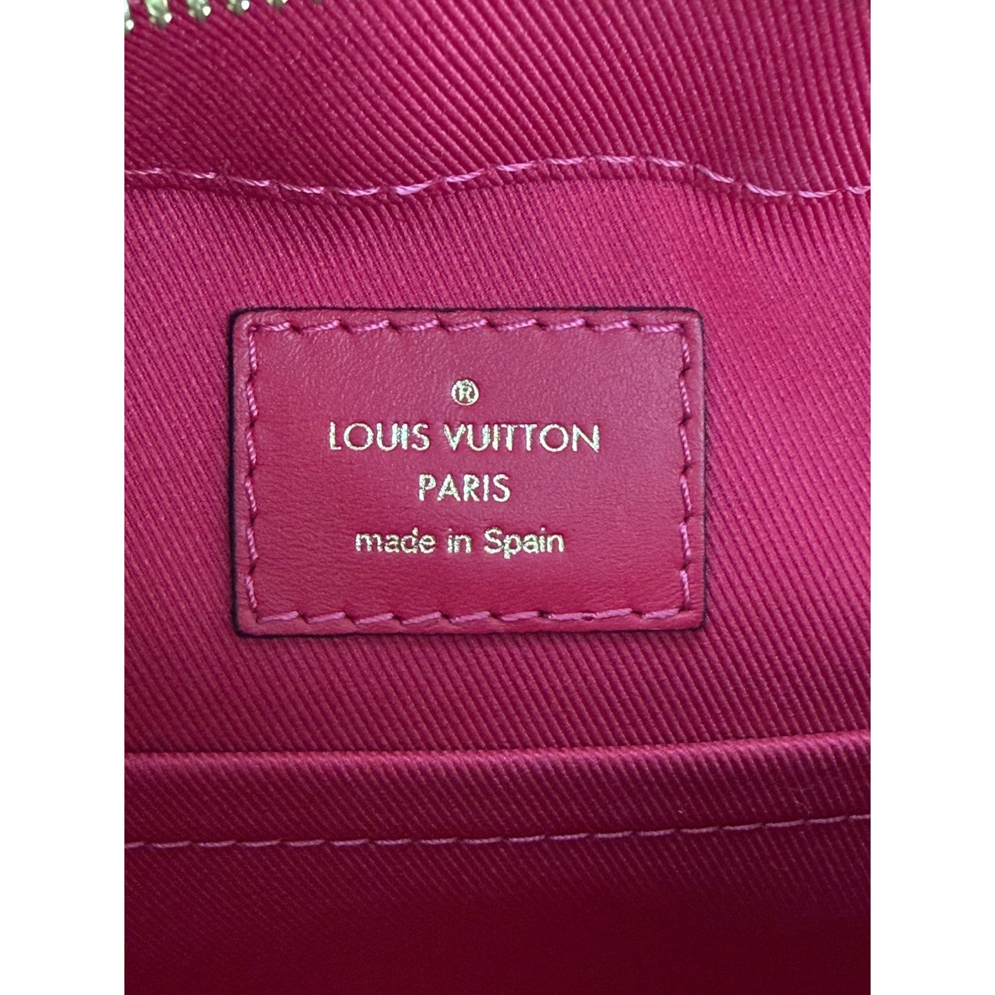 
                  
                    Louis Vuitton Saintonge Fuchsia Monogram Crossbody Bag Tassel
                  
                