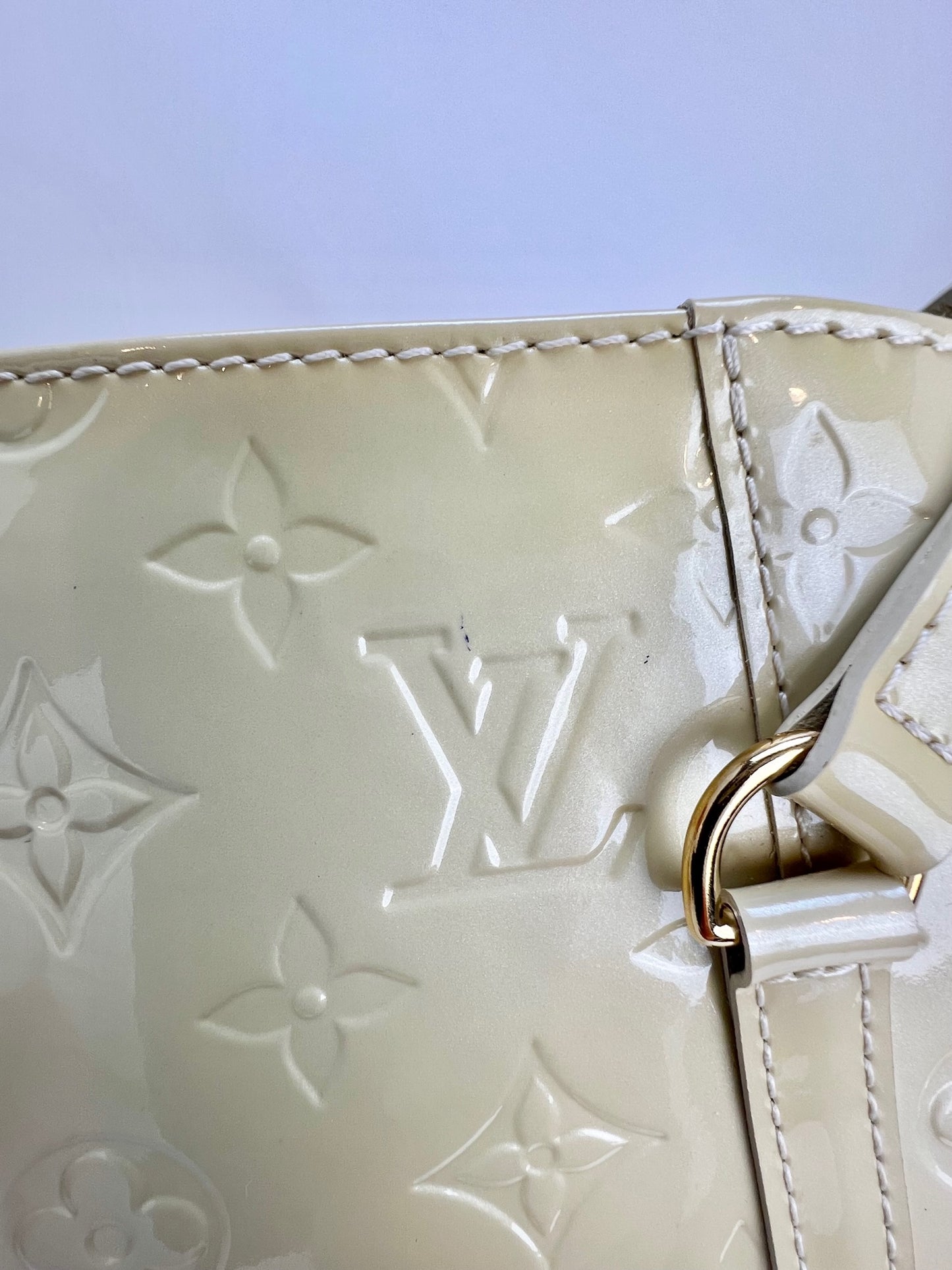 Avalon patent leather handbag Louis Vuitton Beige in Patent