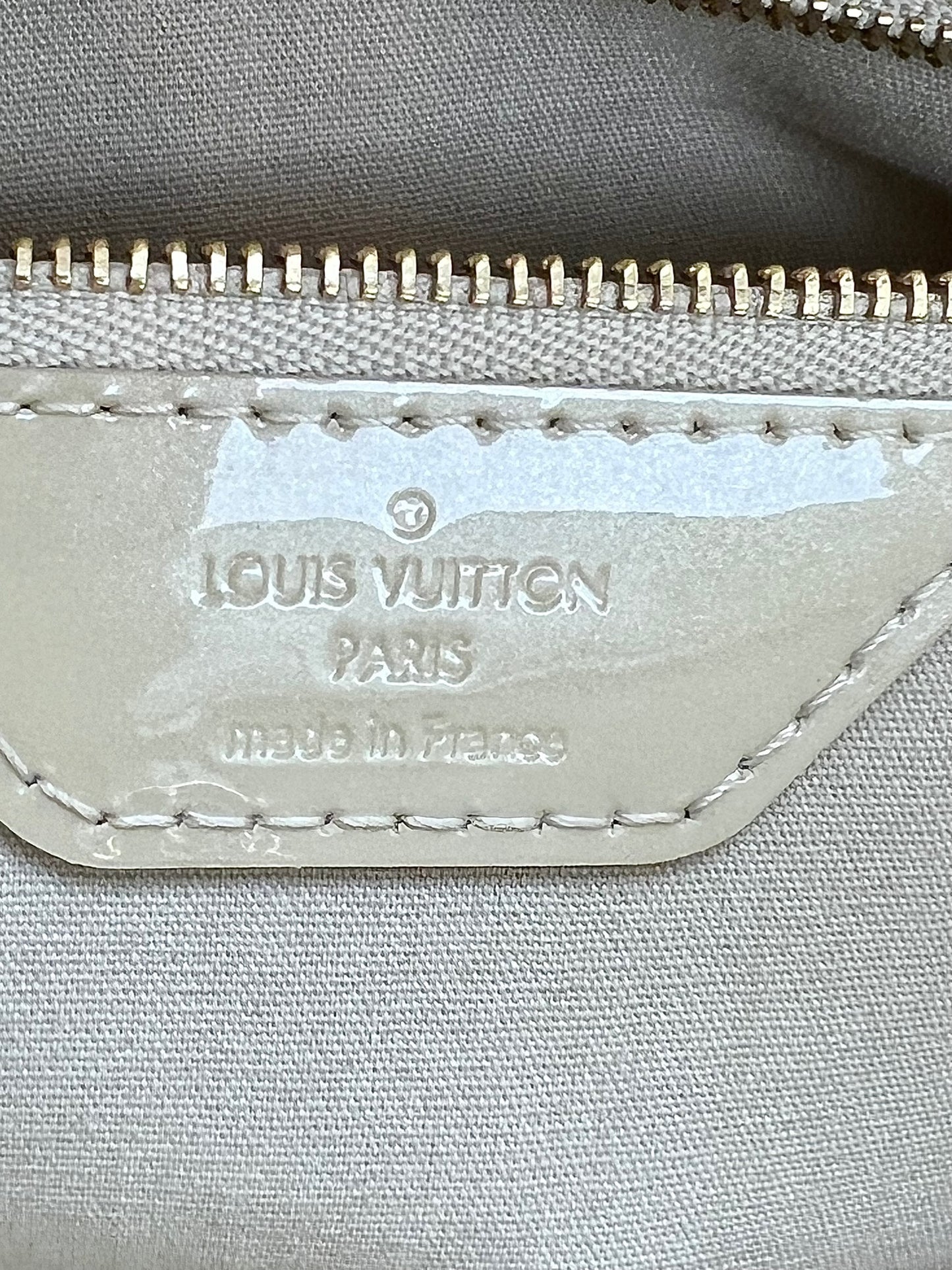LOUIS VUITTON Monogram White Cream Vernis Avalon MM Tote Hand