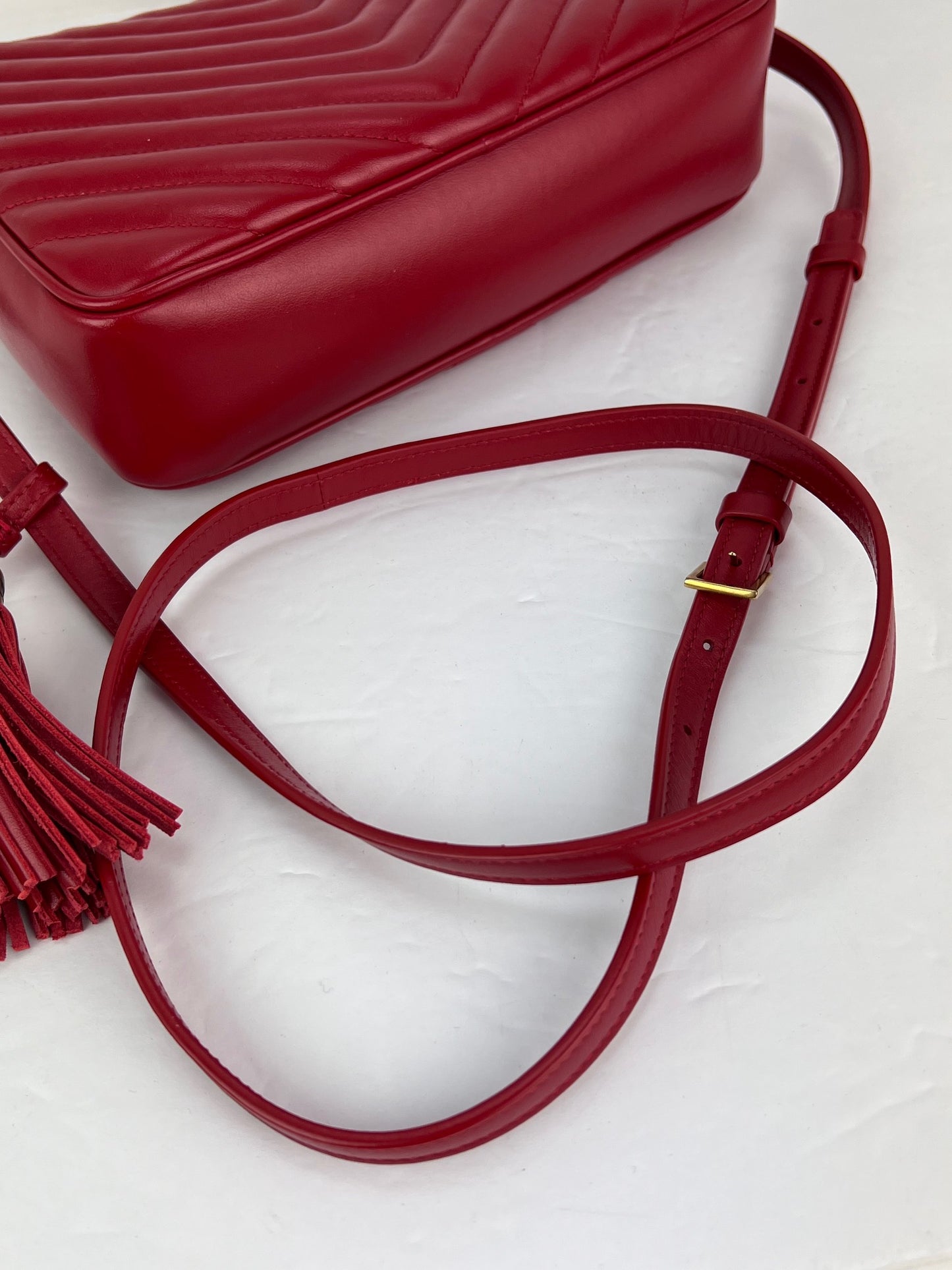 
                  
                    YVES SAINT LAURENT Matelasse Calfskin Lou Camera Red Crossbody Bag
                  
                