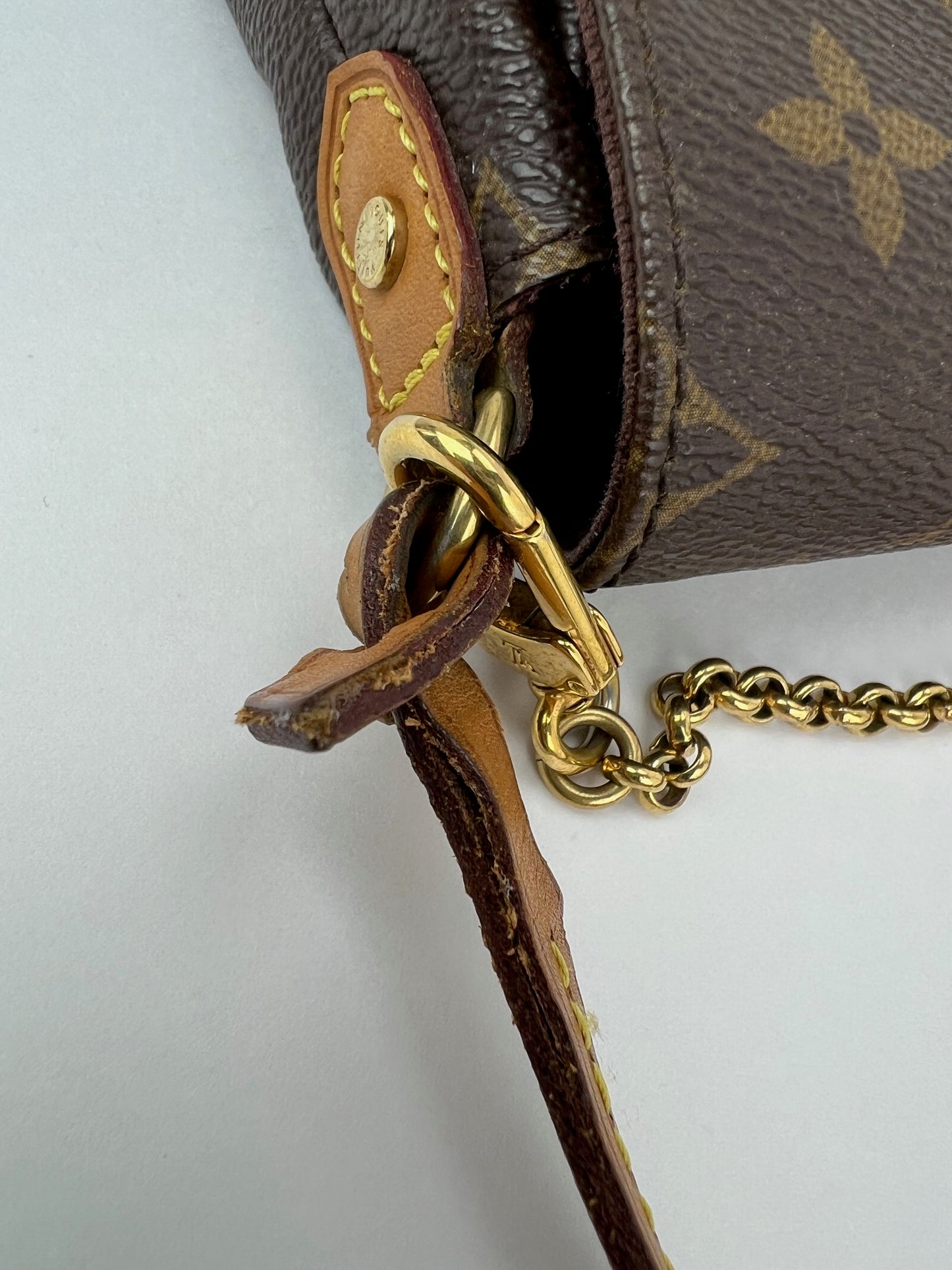 
                  
                    Louis Vuitton Favorite MM Monogram Crossbody Bag
                  
                