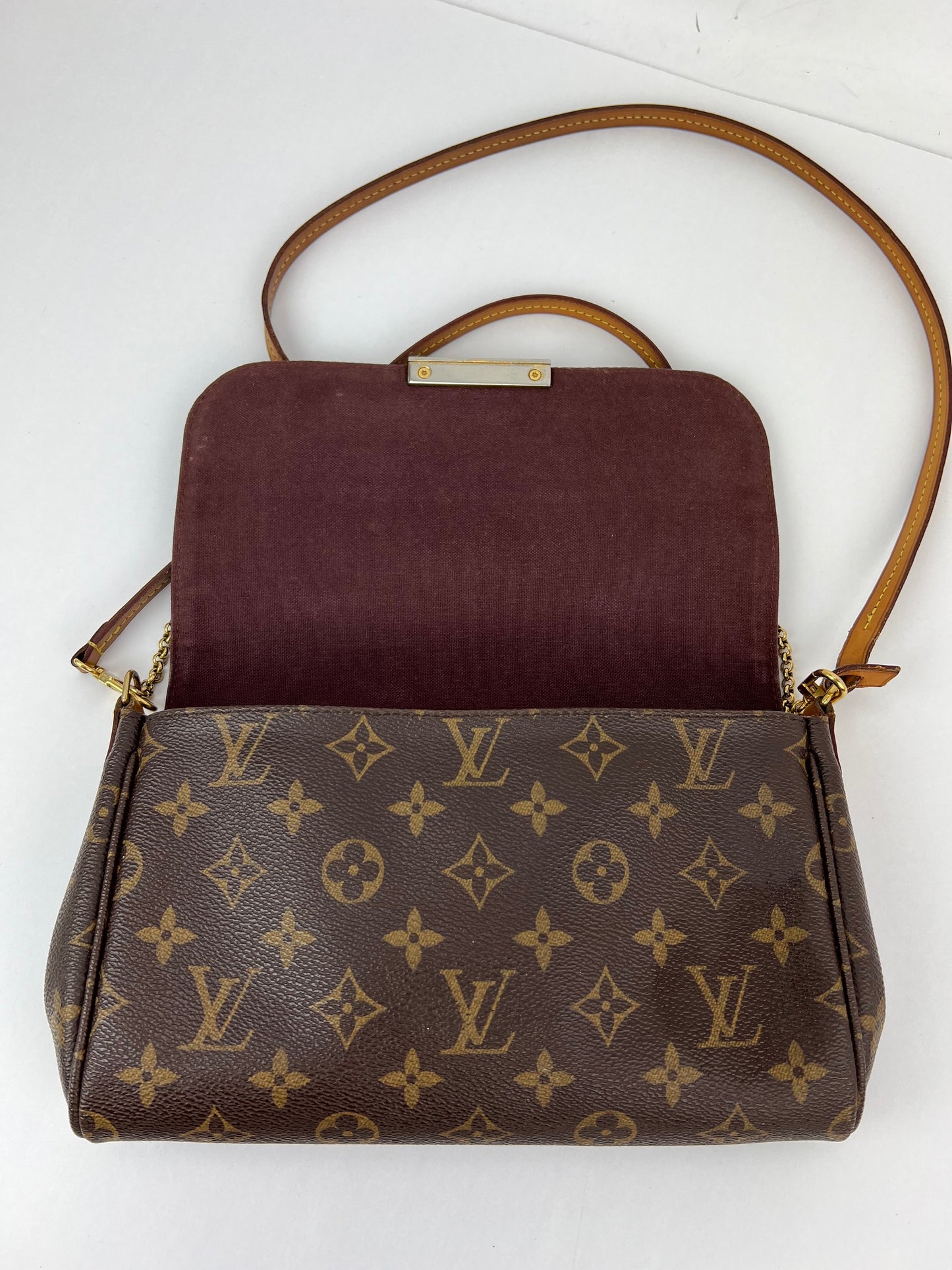 
                  
                    Louis Vuitton Favorite MM Monogram Crossbody Bag
                  
                