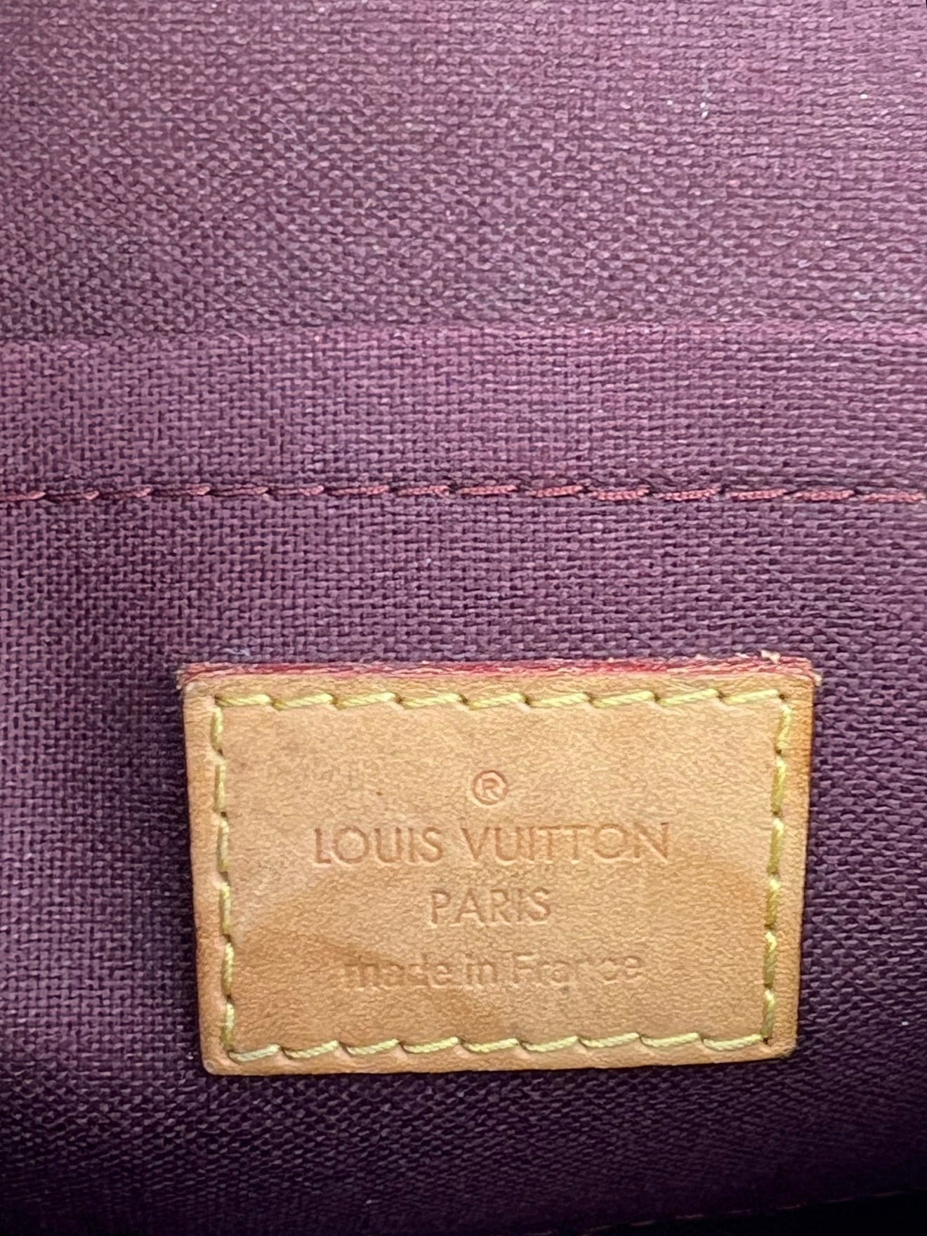 
                  
                    Louis Vuitton Favorite MM Monogram Crossbody Bag
                  
                