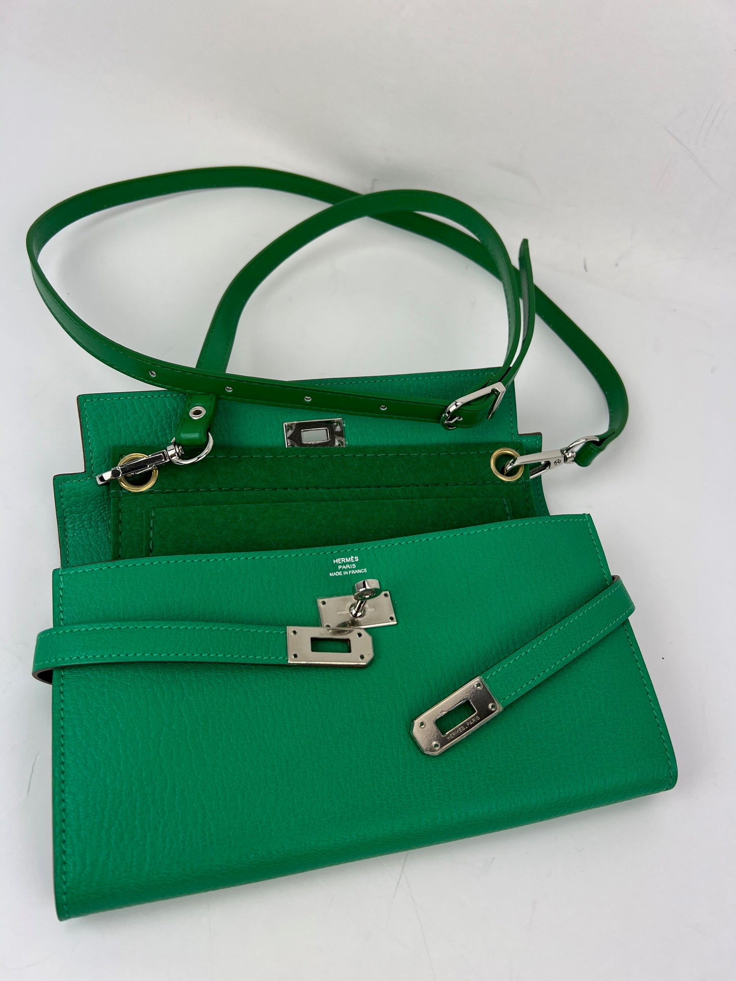 
                  
                    Hermes Chevre Mysore Kelly Longue Green Menthe Leather Wallet
                  
                