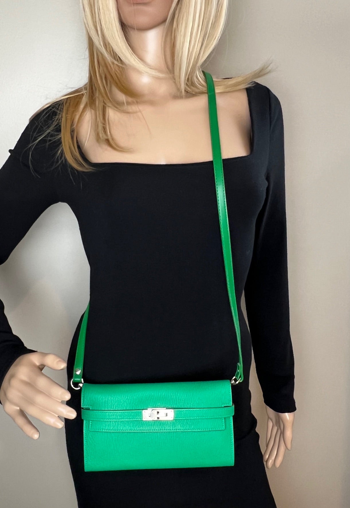 
                  
                    Hermes Chevre Mysore Kelly Longue Green Menthe Leather Wallet
                  
                