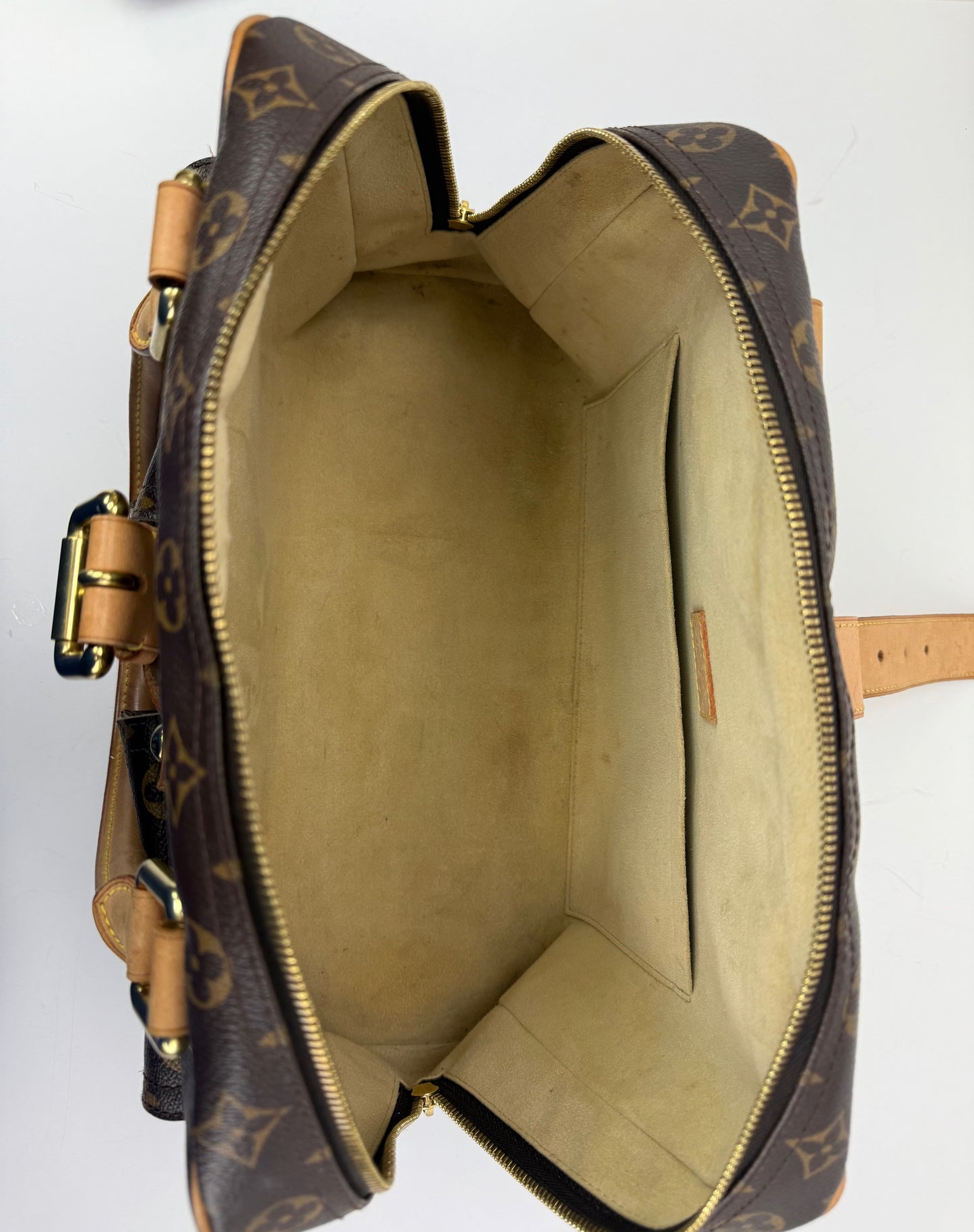 
                  
                    Louis Vuitton Manhattan GM Monogram Canvas Shoulder Hand bag
                  
                