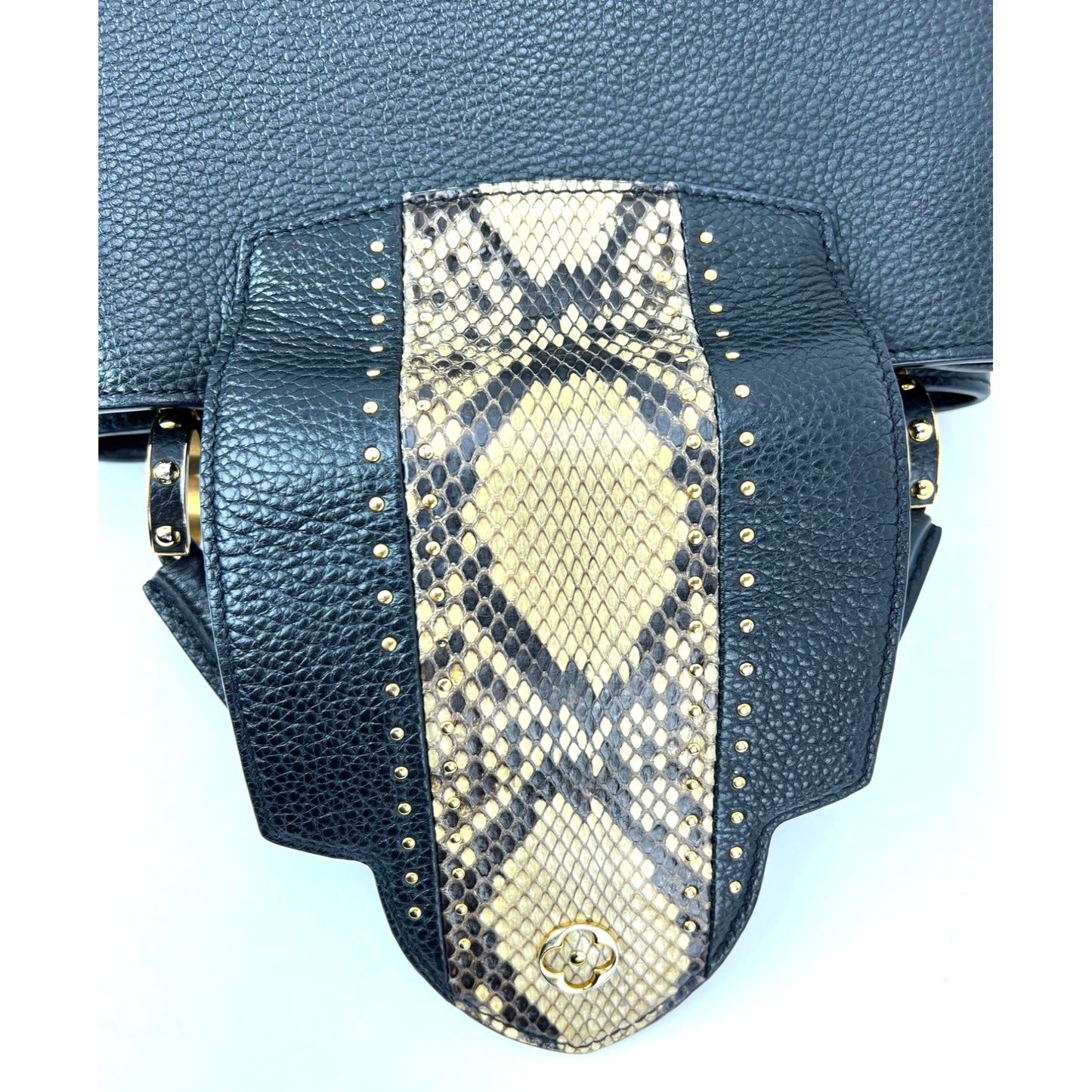 
                  
                    Louis Vuitton Taurillon Capucines MM Black Shoulder Bag
                  
                