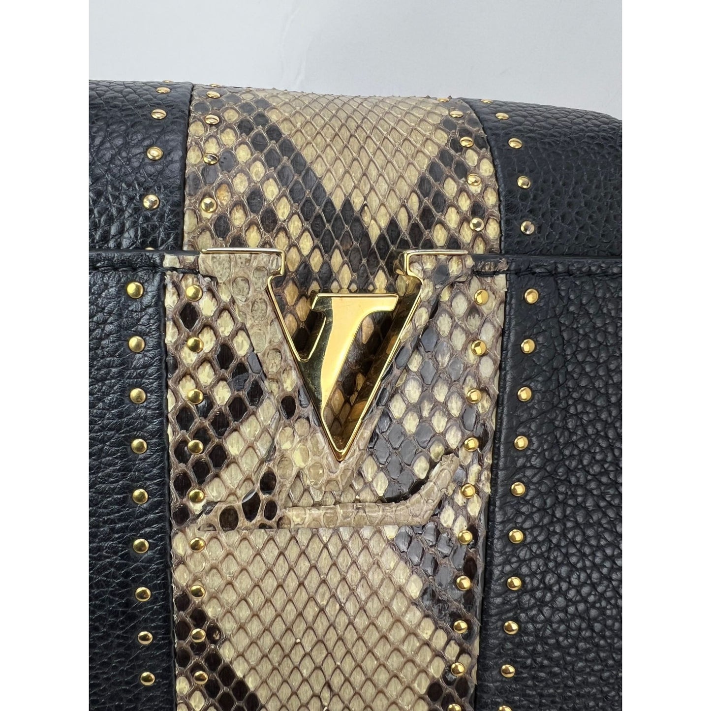 
                  
                    Louis Vuitton Taurillon Capucines MM Black Shoulder Bag
                  
                