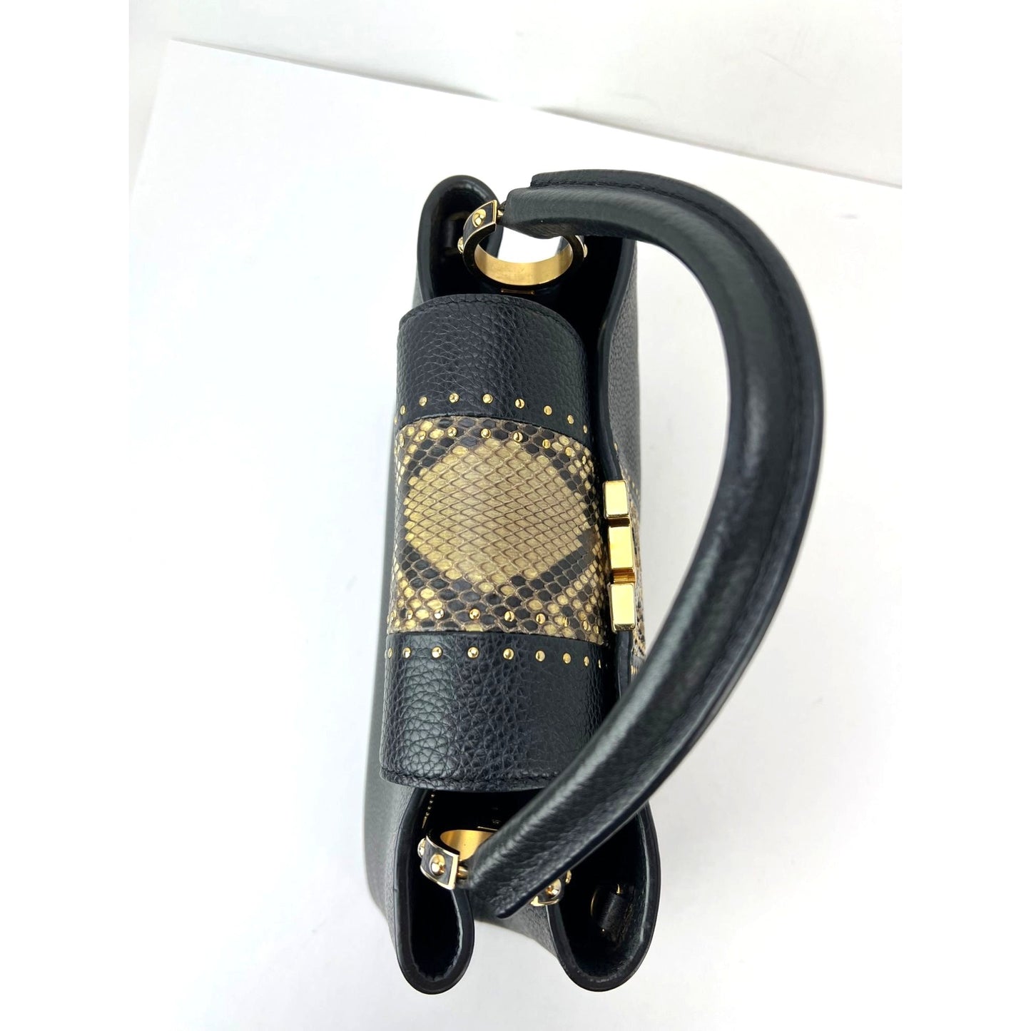 
                  
                    Louis Vuitton Taurillon Capucines MM Black Shoulder Bag
                  
                